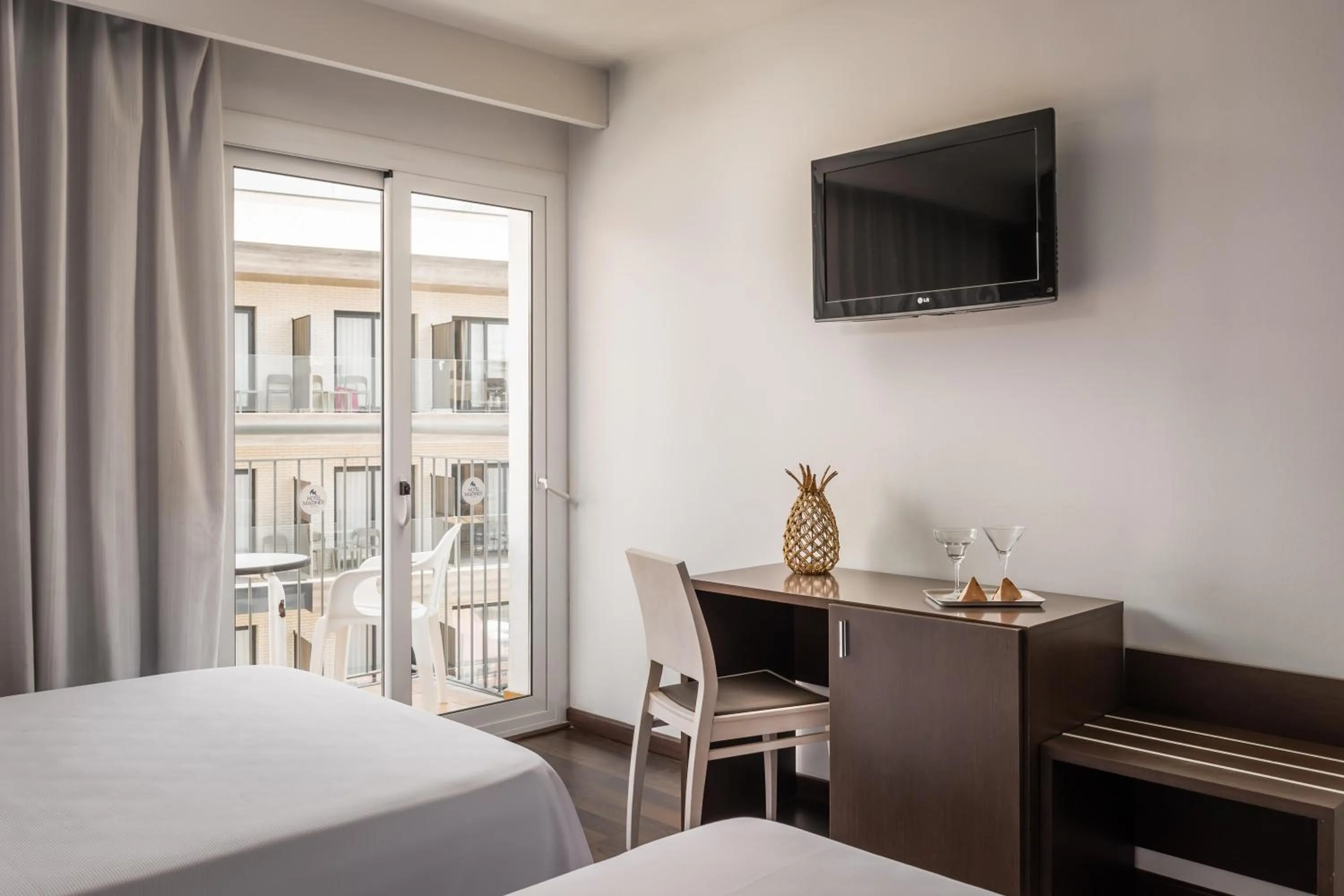 Photo of the whole room, Bed in ALEGRIA Mariner Adults Only