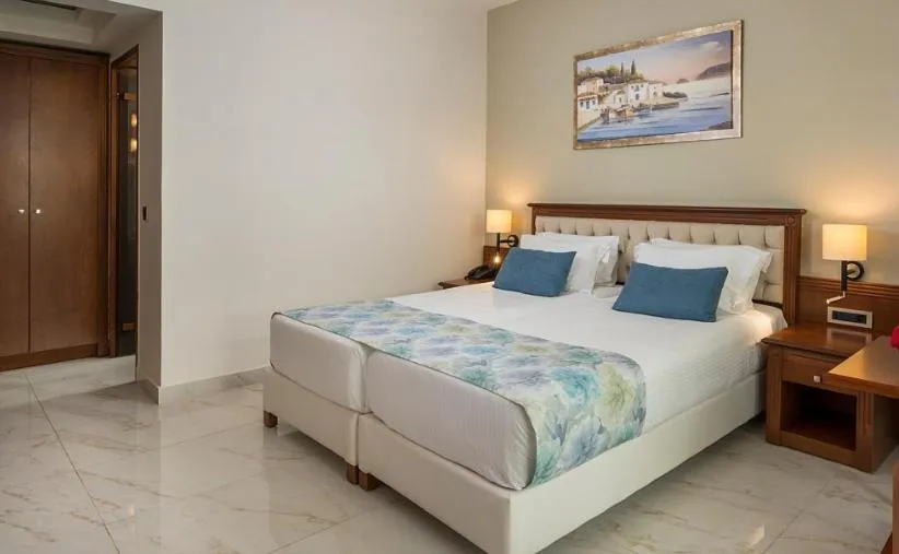 Bed in Vantaris Palace