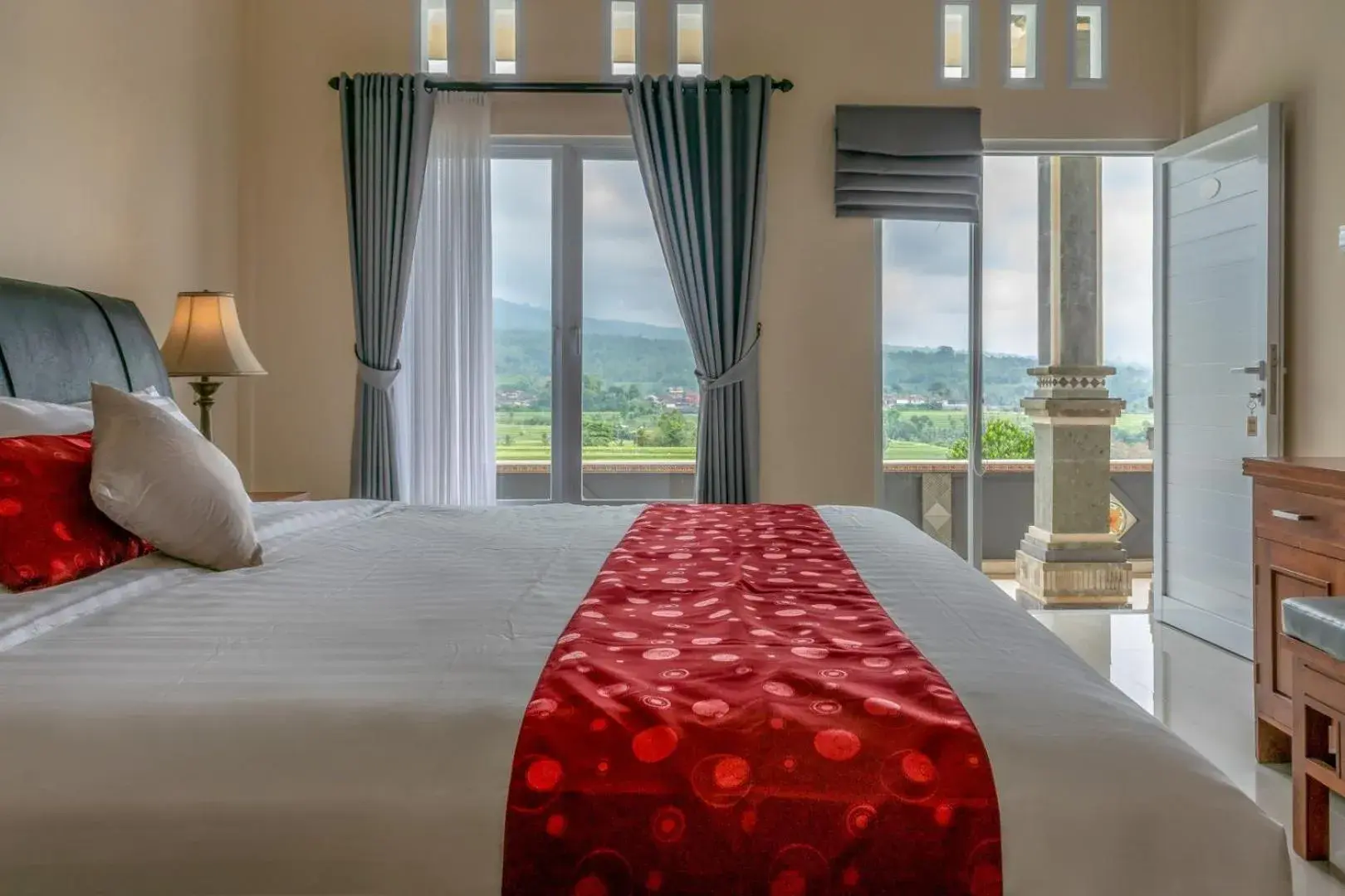 Photo of the whole room, Bed in Adhi Jaya Suite Photo of the whole room, Bed in Adhi Jaya Suite