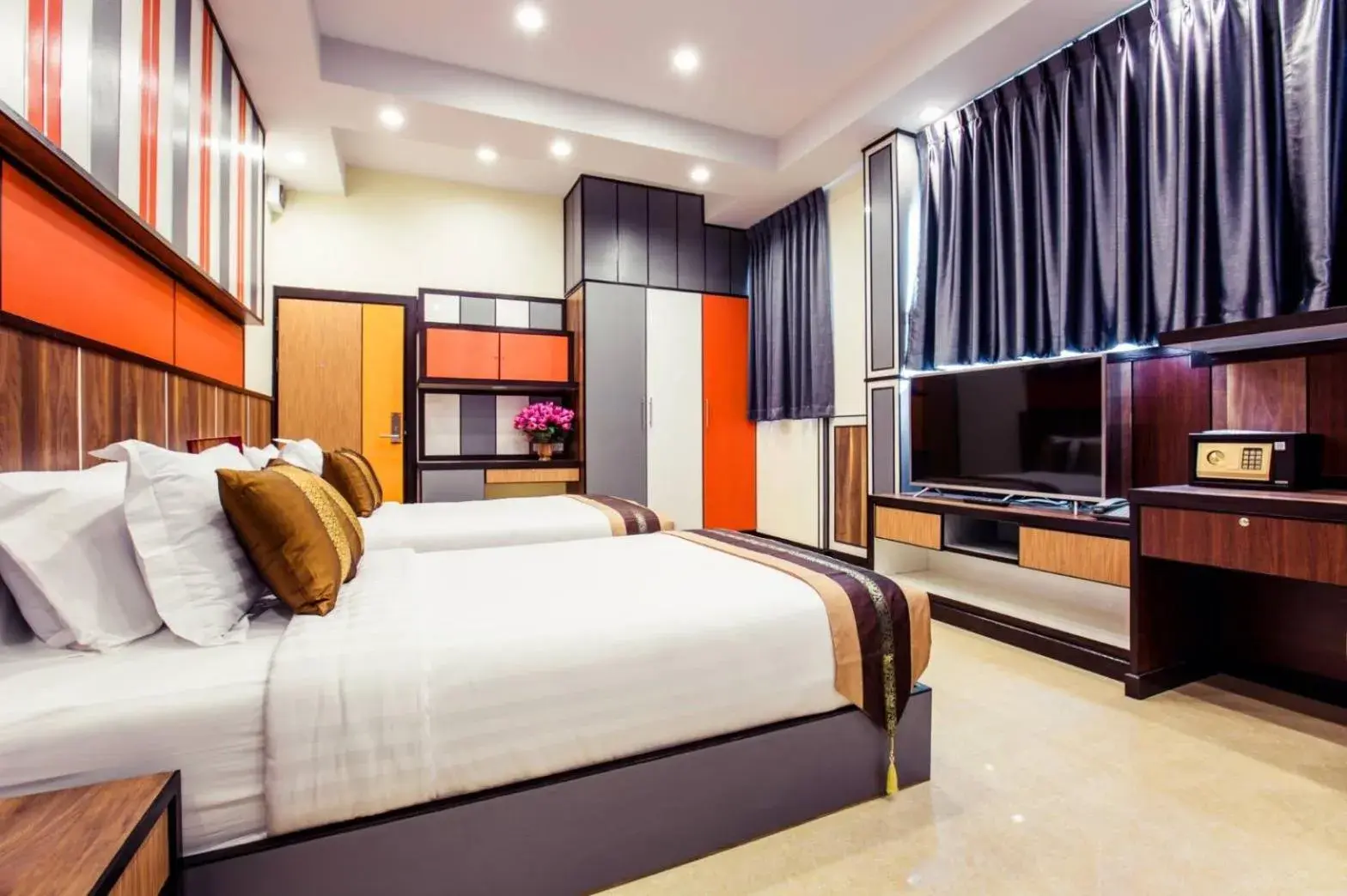 Deluxe King Room in Grand Parazo Hotel Suvarnbhumi Airport Deluxe King Room in Grand Parazo Hotel Suvarnbhumi Airport