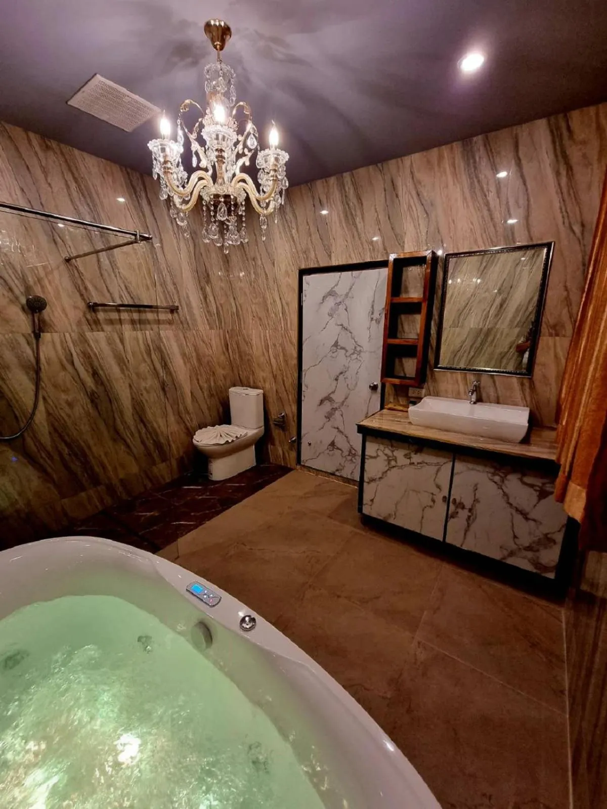 Bathroom in Grand Parazo Hotel Suvarnbhumi Airport