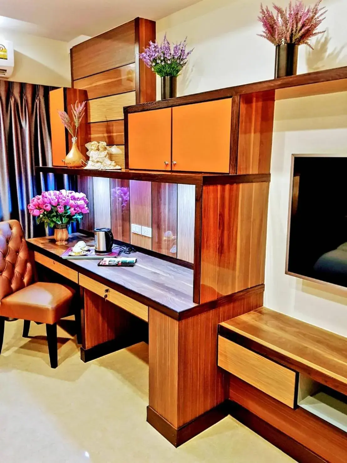 Deluxe Twin Room in Grand Parazo Hotel Suvarnbhumi Airport Deluxe Twin Room in Grand Parazo Hotel Suvarnbhumi Airport