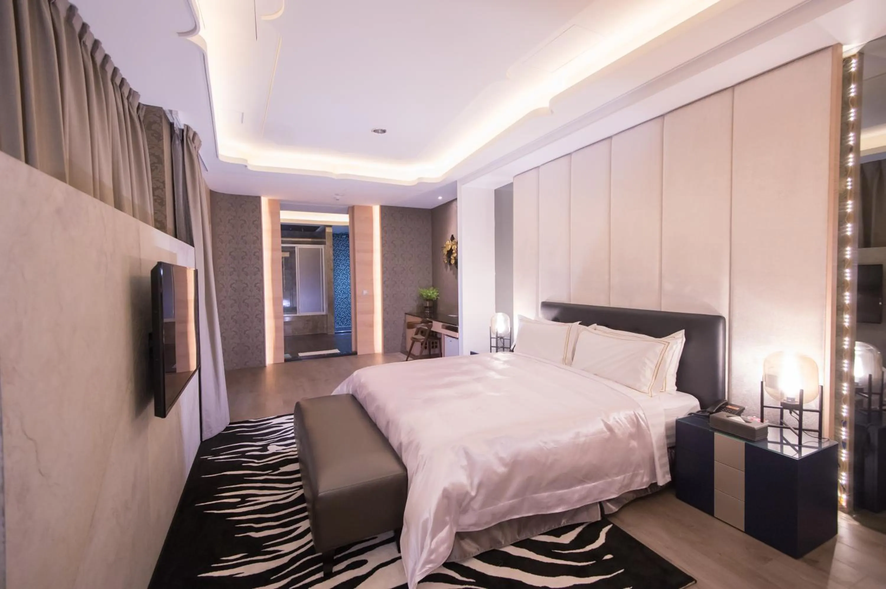 Bed in J Moon Villa Motel