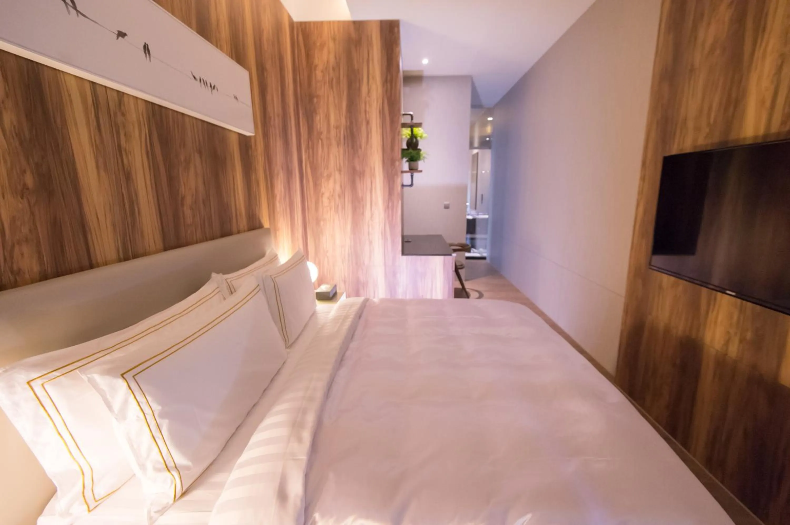 Bed in J Moon Villa Motel