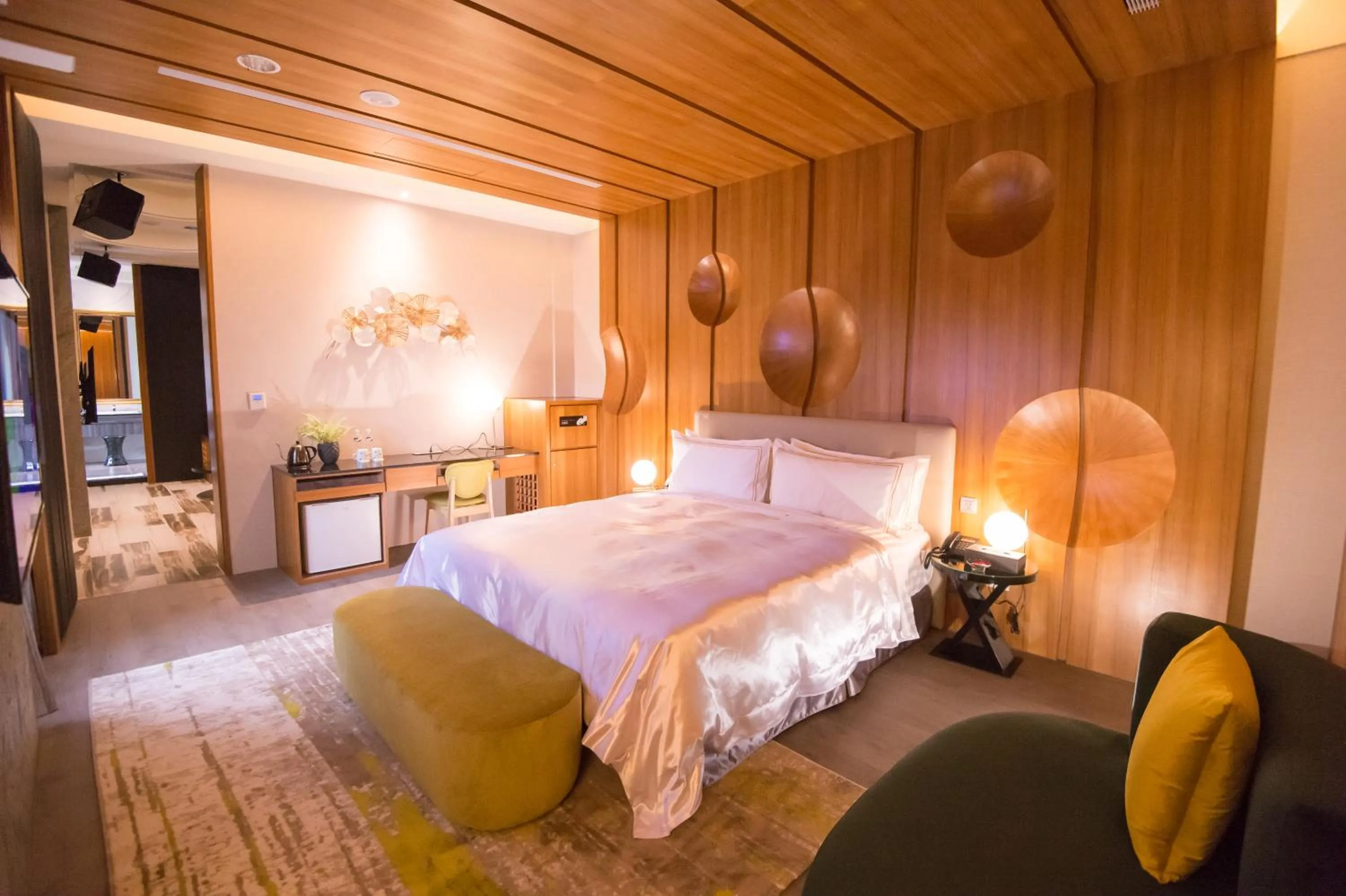 Bed in J Moon Villa Motel