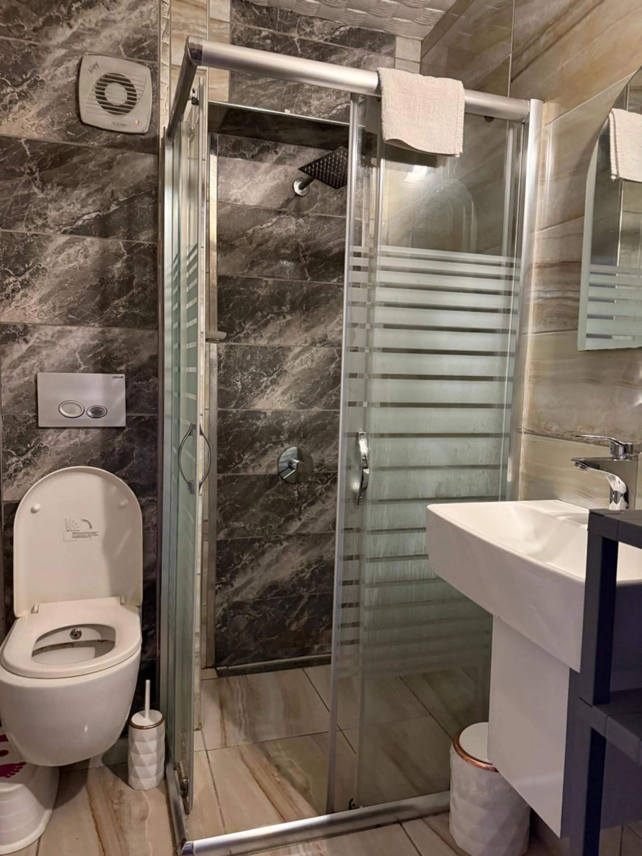 Shower in Hotel Twenty