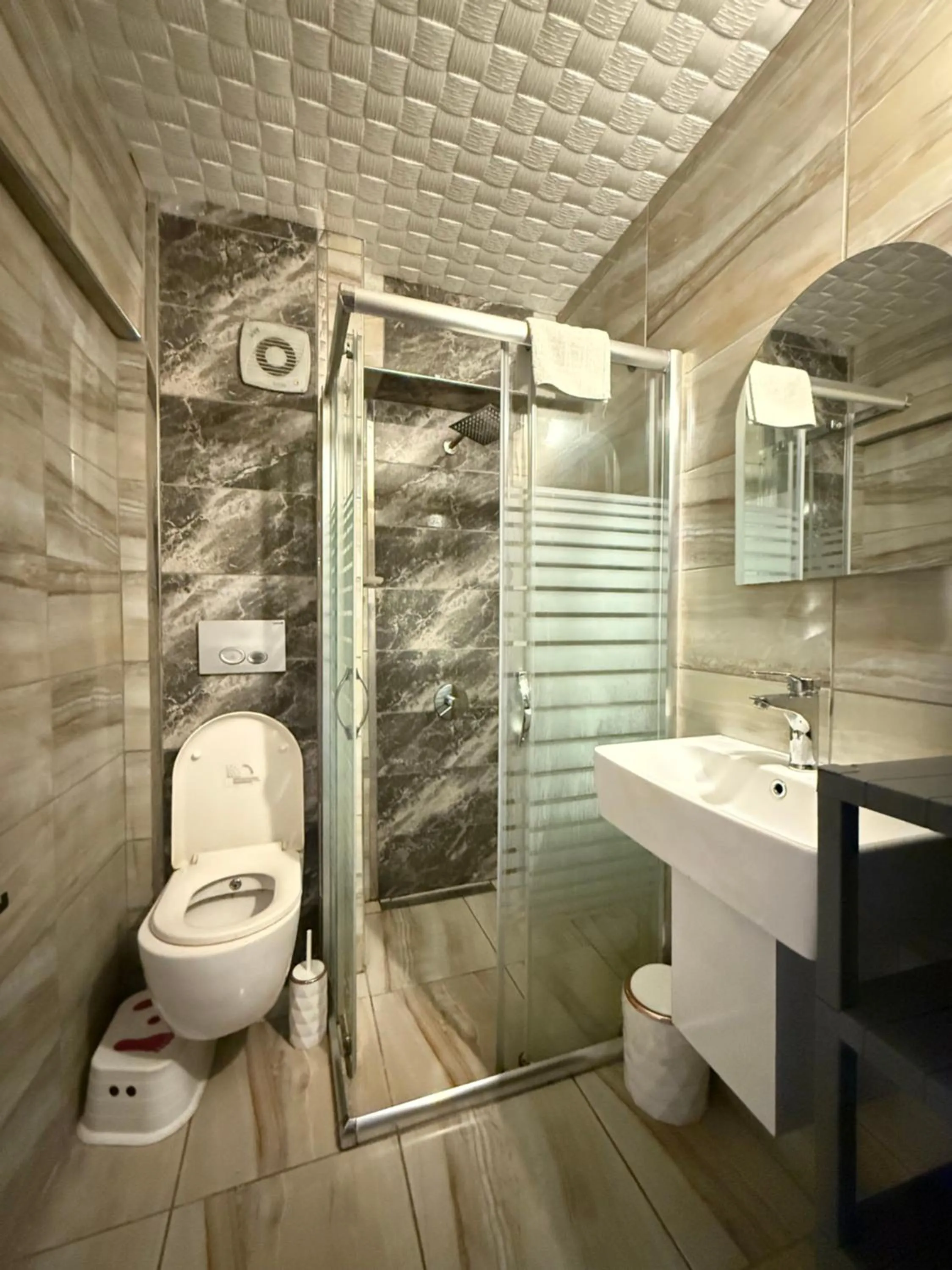 Shower in Hotel Twenty