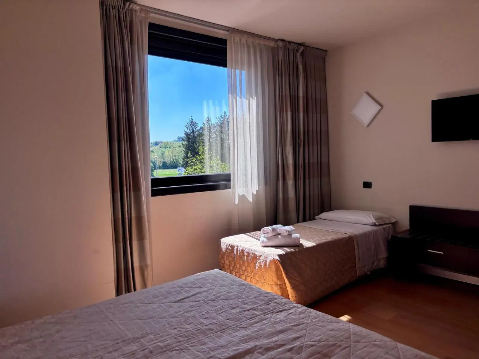 Triple Room in Castahotel Triple Room in Castahotel