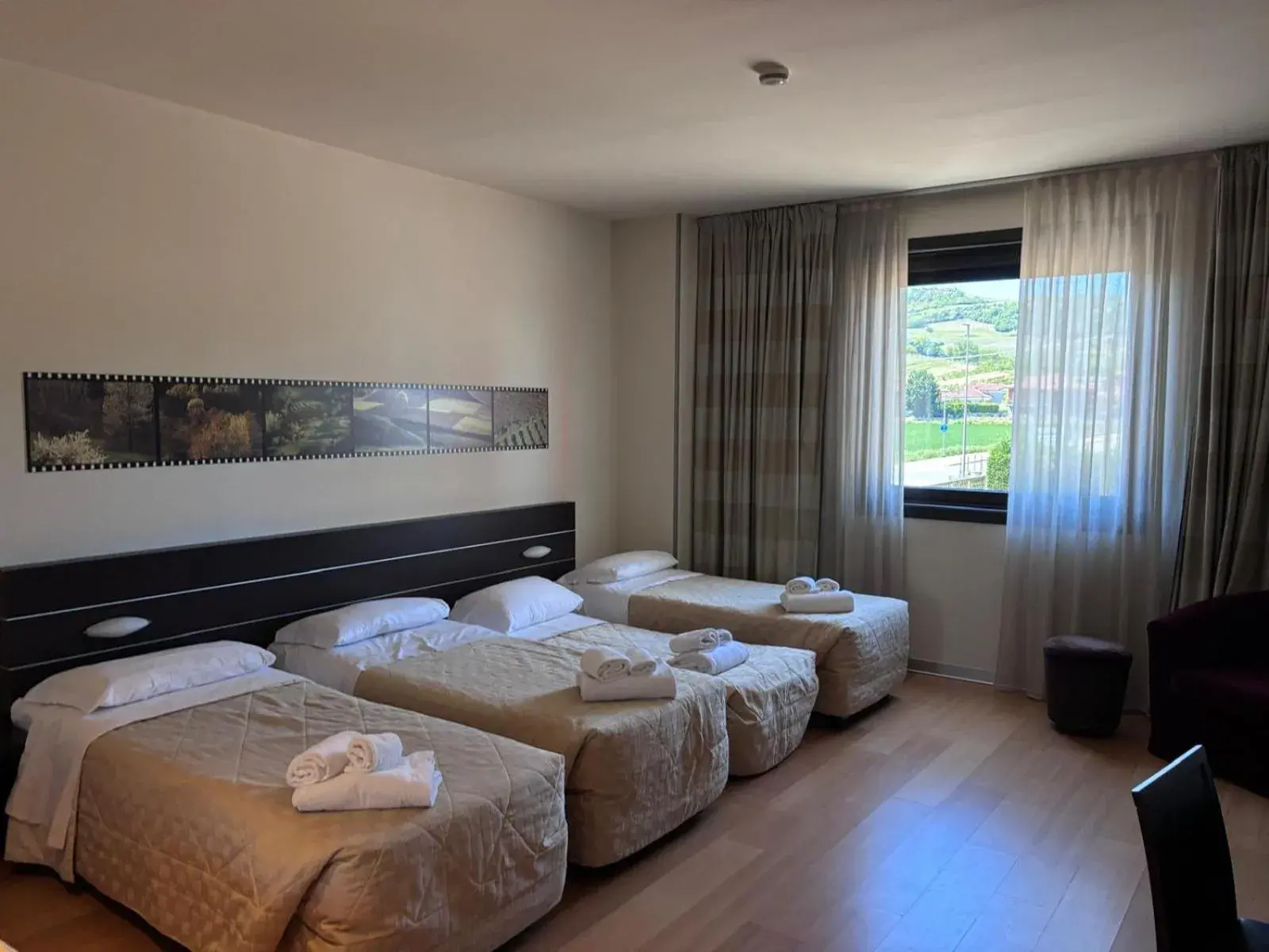 Comfort Quadruple Room in Castahotel Comfort Quadruple Room in Castahotel