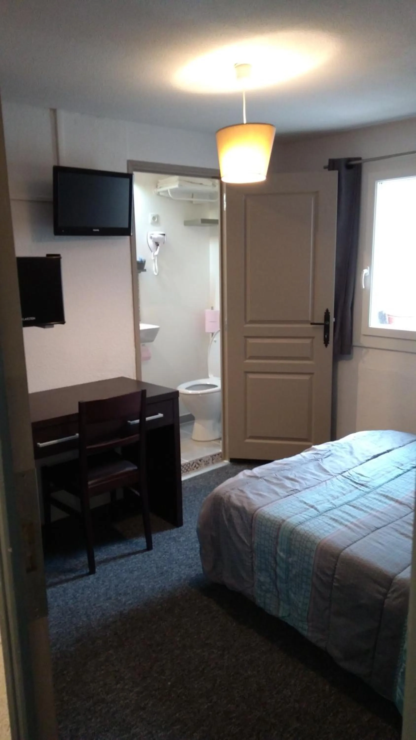 Bed in Mauguio Center Hôtel