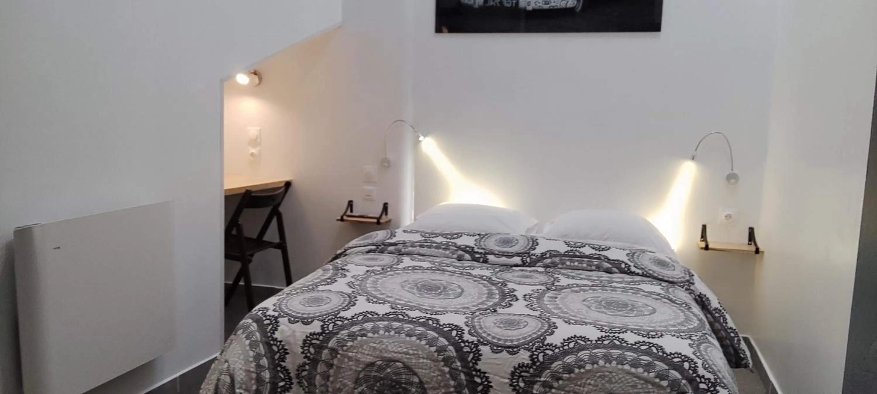 Bed in Mauguio Center Hôtel