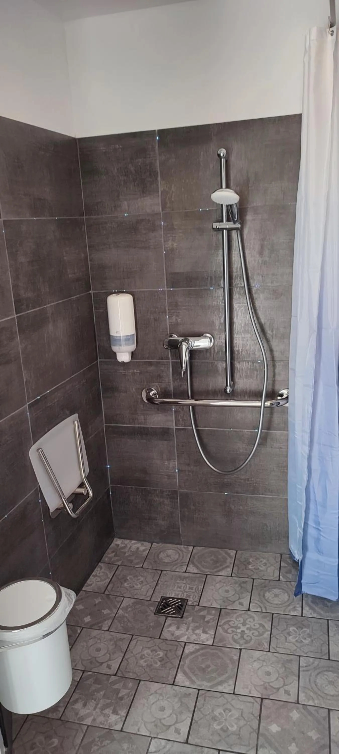 Bathroom in Mauguio Center Hôtel