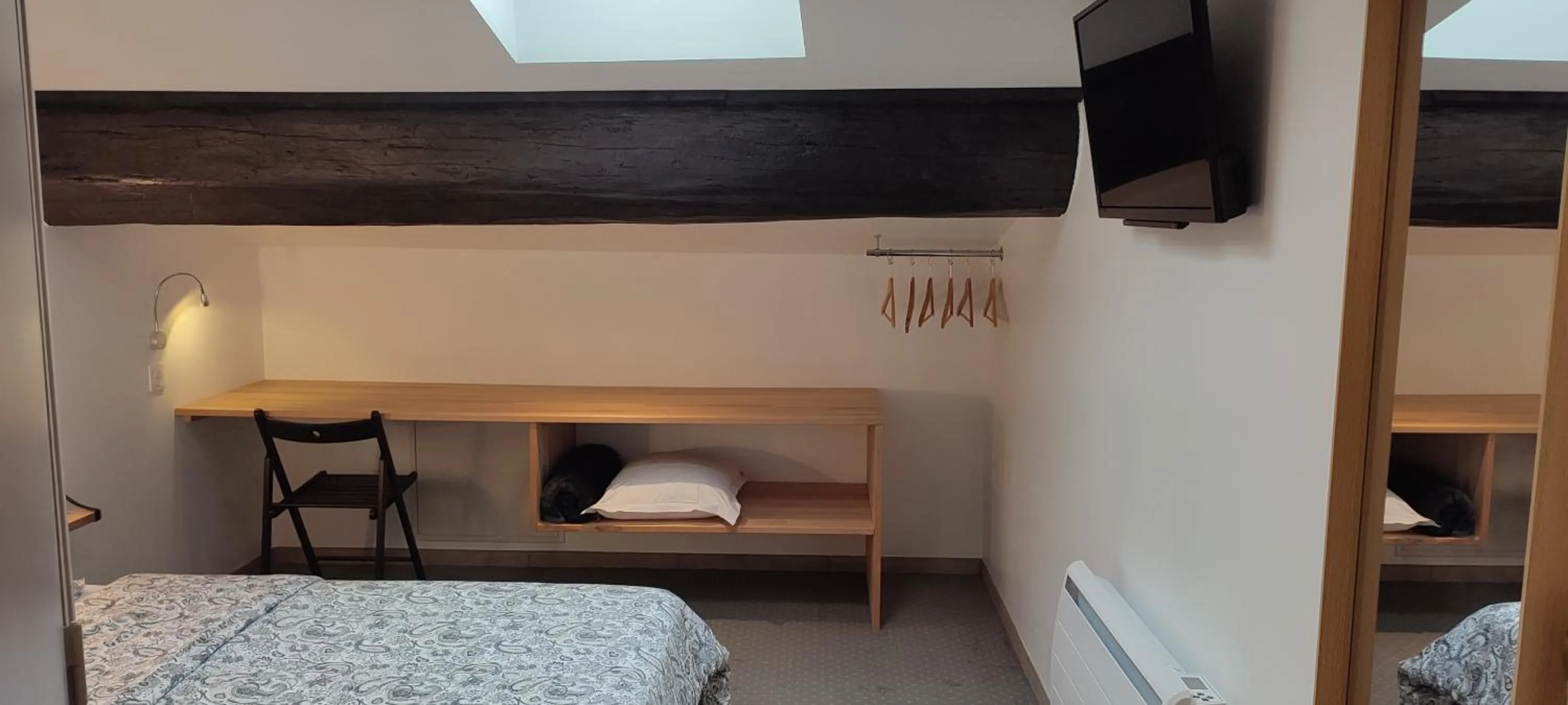 Standard Double Room with Velux in Mauguio Center Hôtel