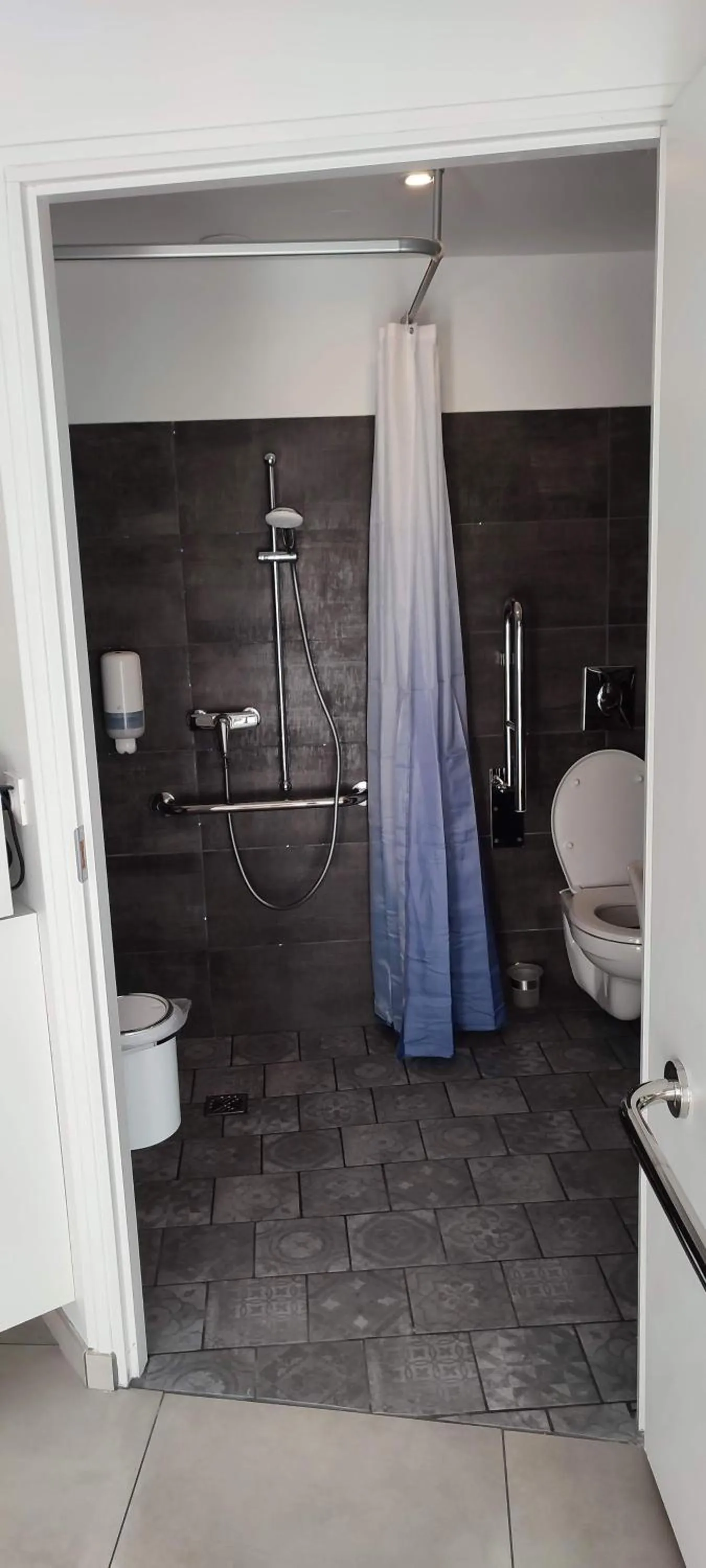 Bathroom in Mauguio Center Hôtel