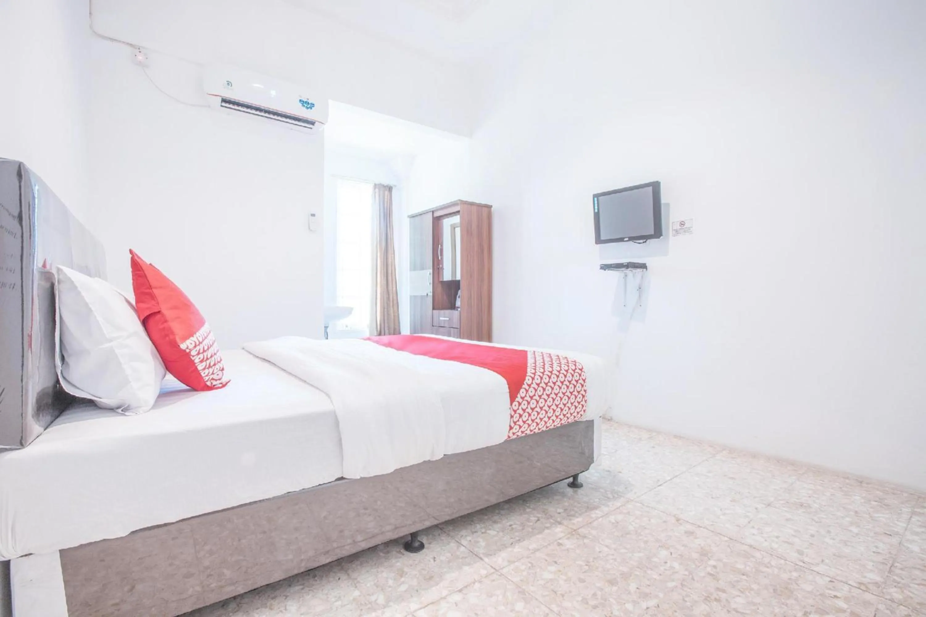 Photo of the whole room, Bed in Capital O 332 Residence G17 Kemang