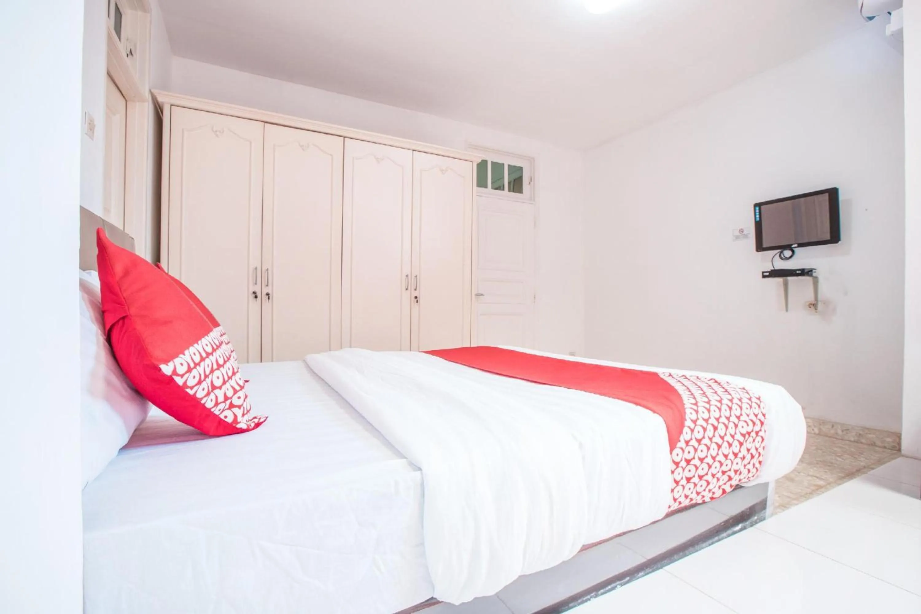 Photo of the whole room, Bed in Capital O 332 Residence G17 Kemang