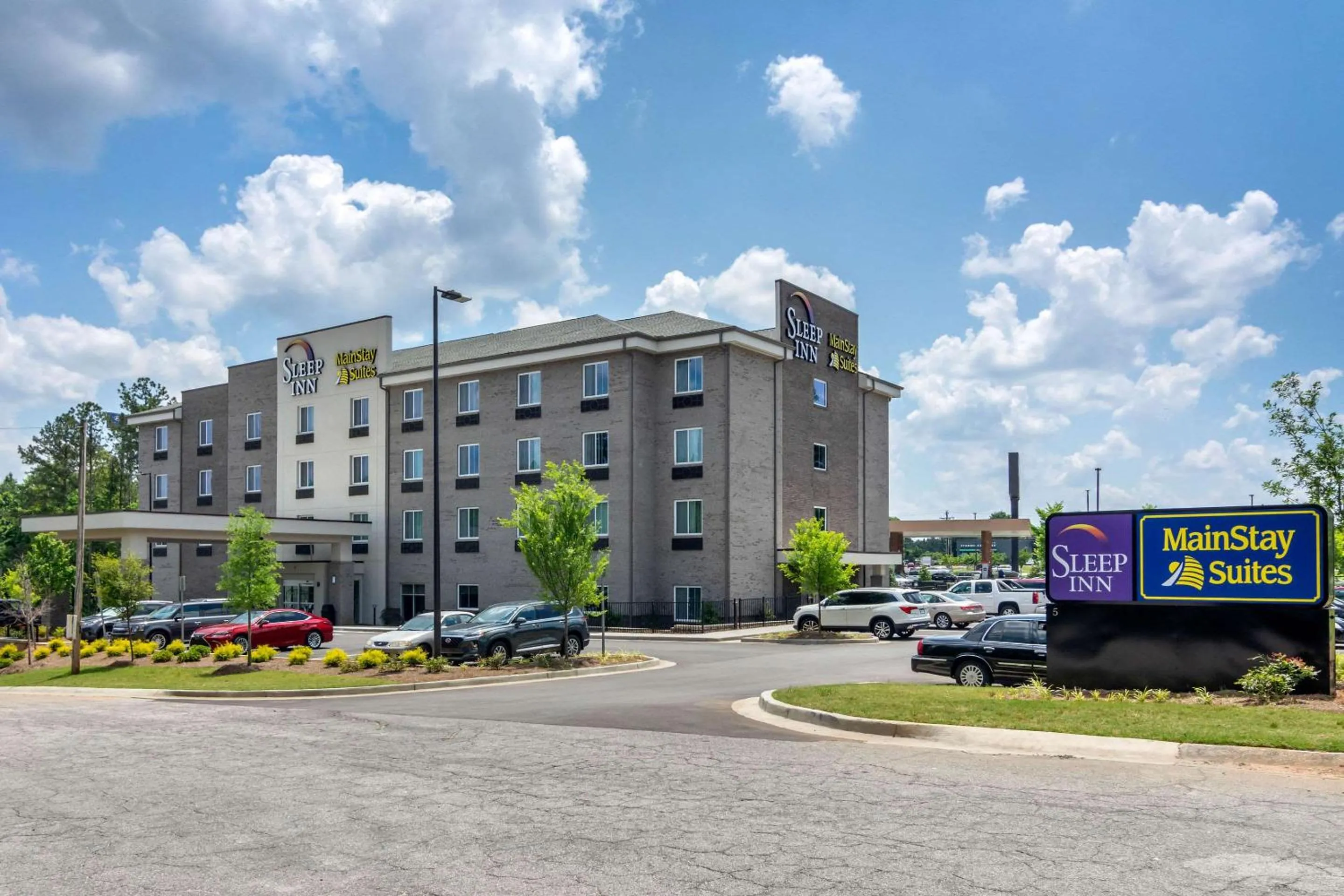 Property building in MainStay Suites Newnan Atlanta South