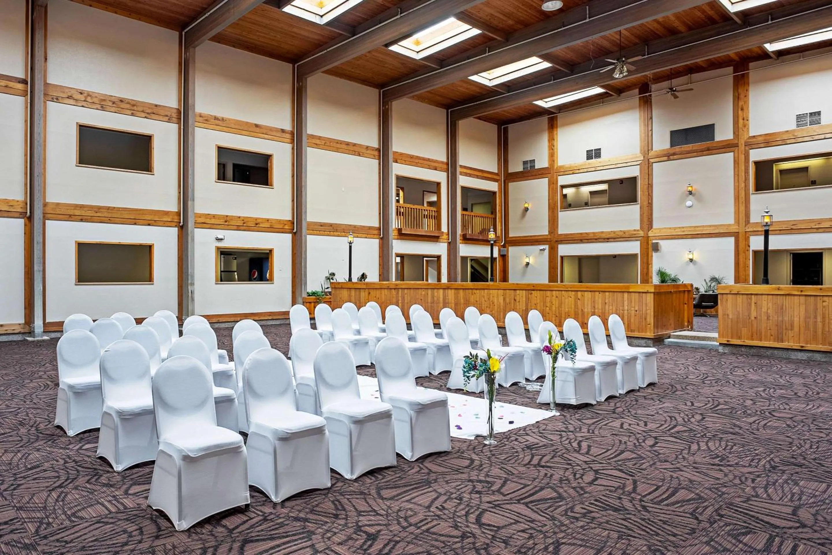 Communal lounge/ TV room in Quality Inn Frontier at US Hwy 30