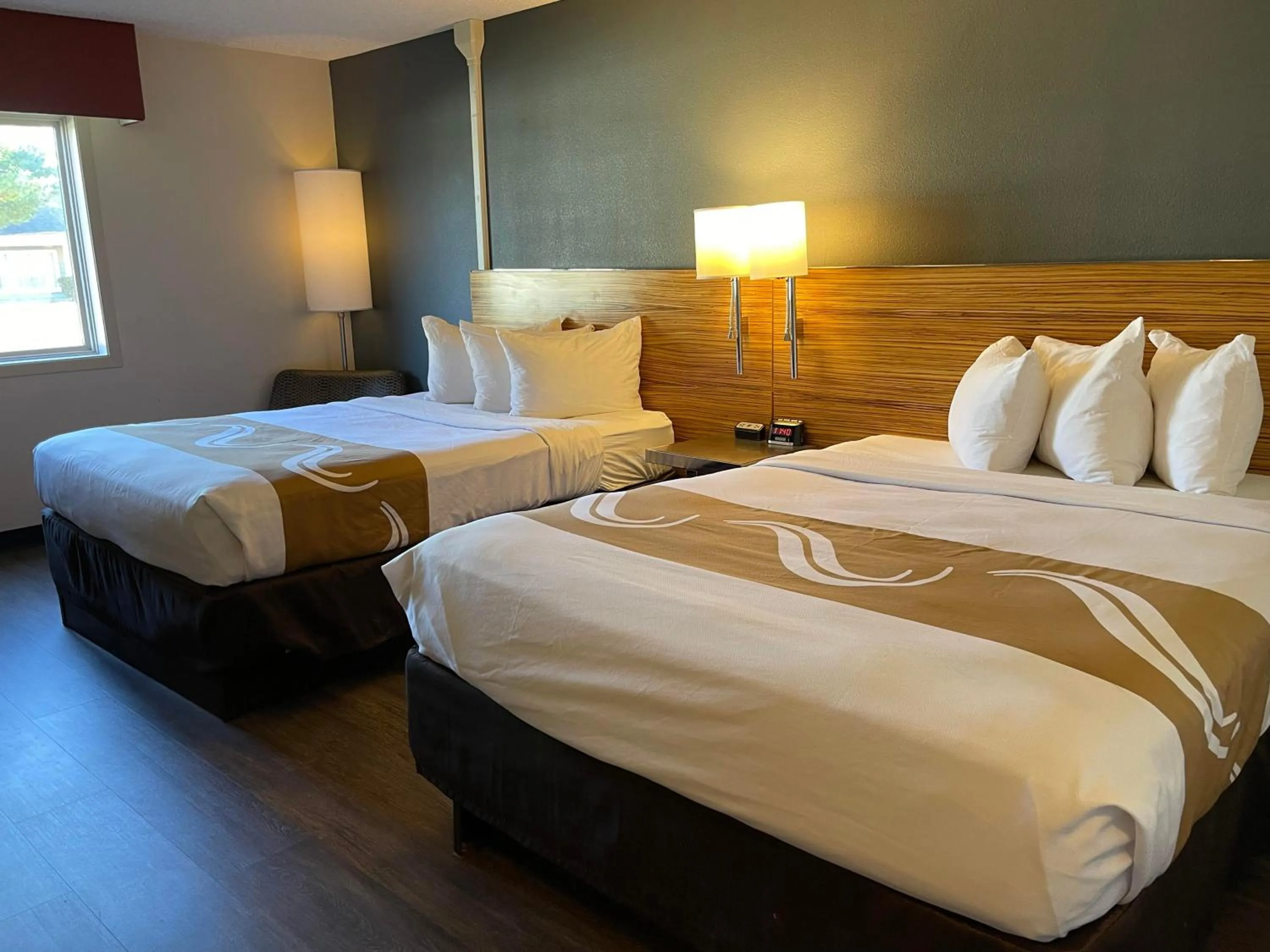 Photo of the whole room, Bed in Quality Inn Frontier at US Hwy 30