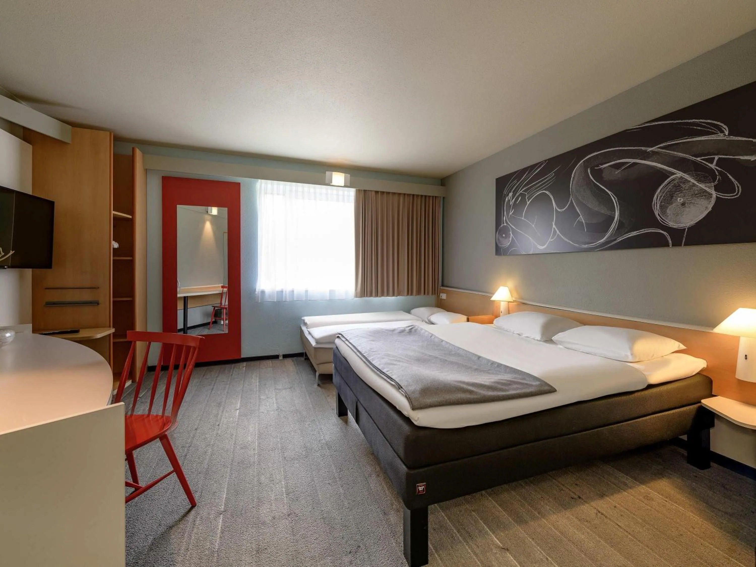 Bedroom, Bed in ibis Hamburg Alsterring