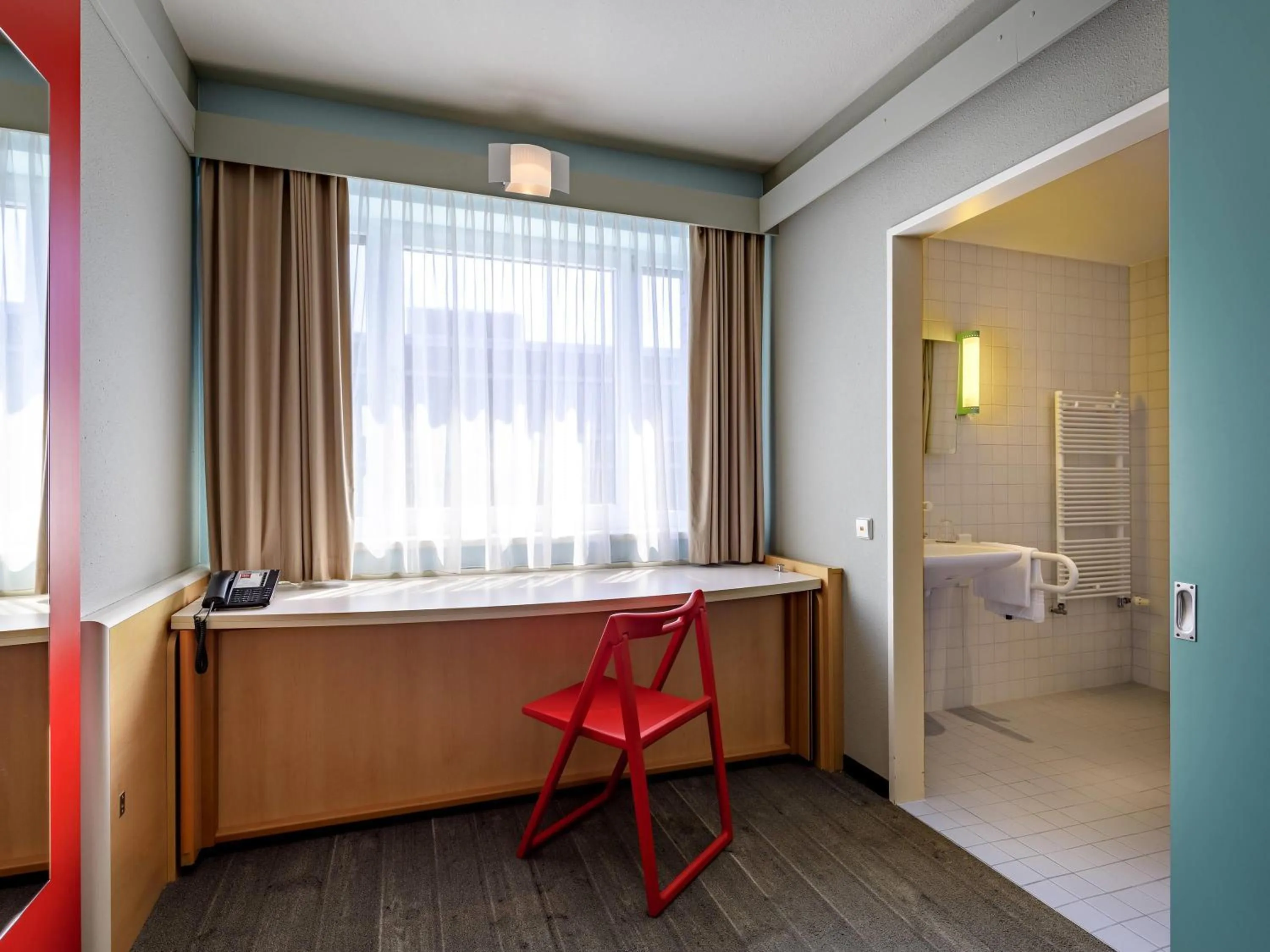 Bedroom, Bed in ibis Hamburg Alsterring