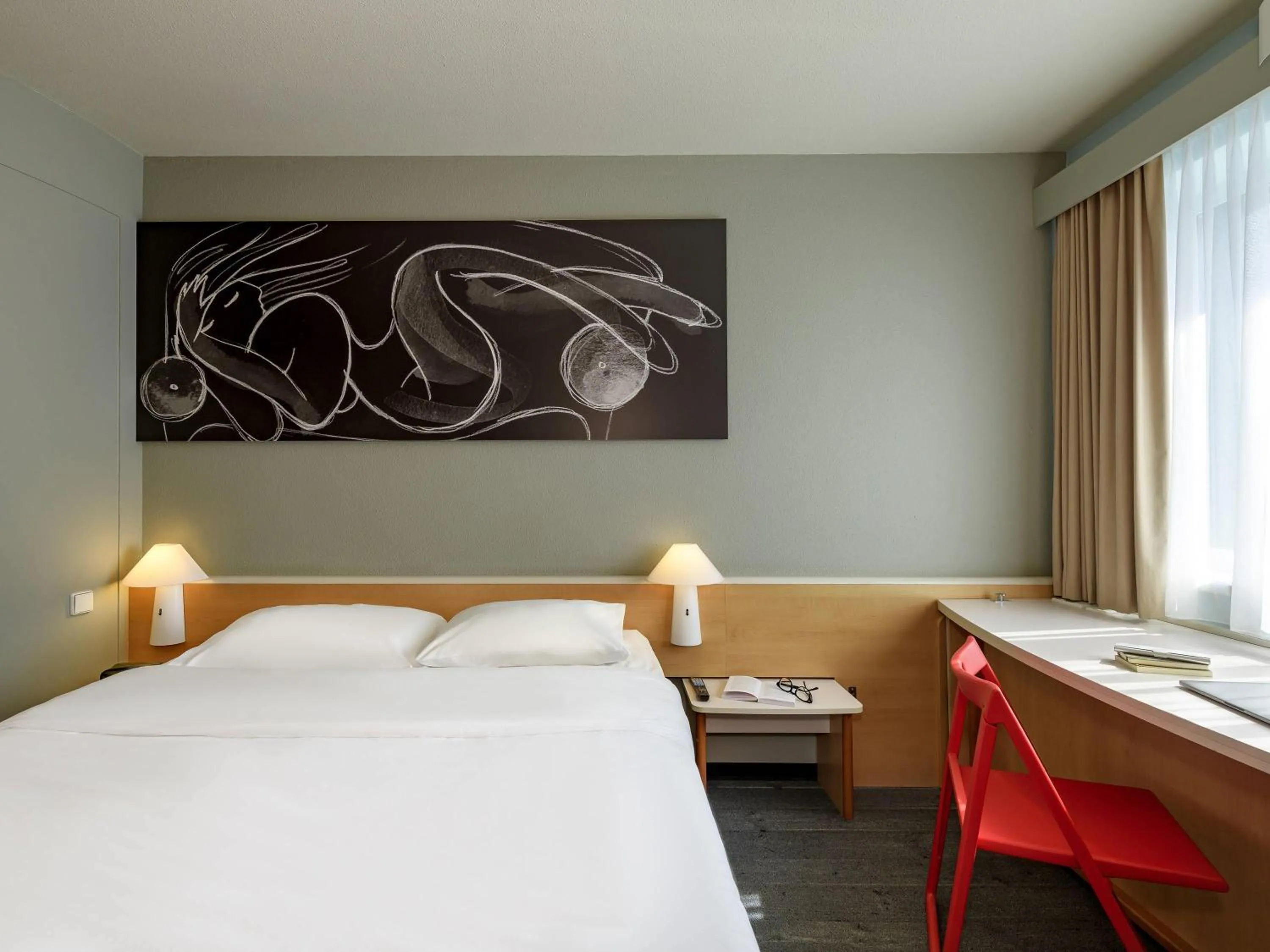 Bedroom, Bed in ibis Hamburg Alsterring