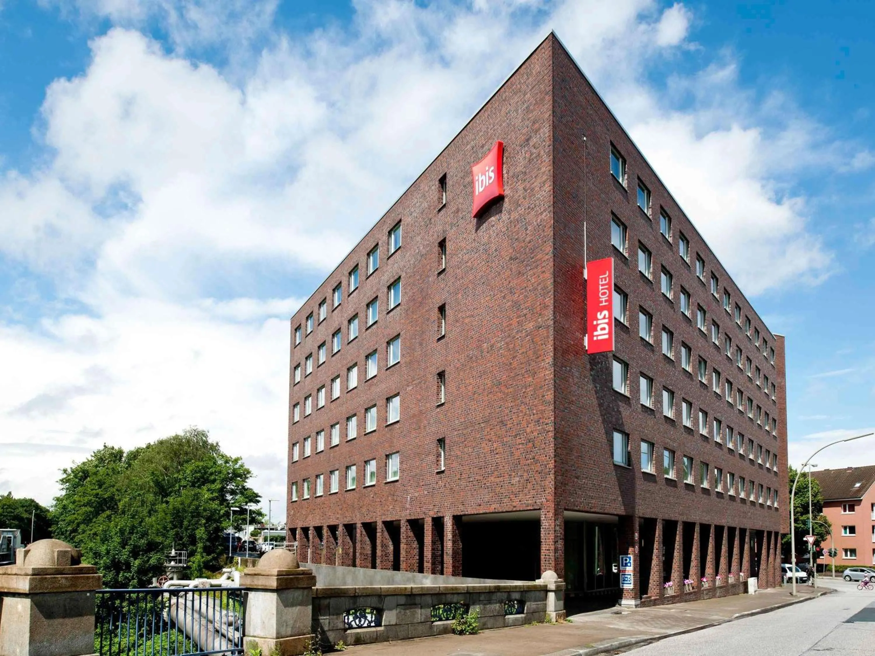 Property building in ibis Hamburg Alsterring