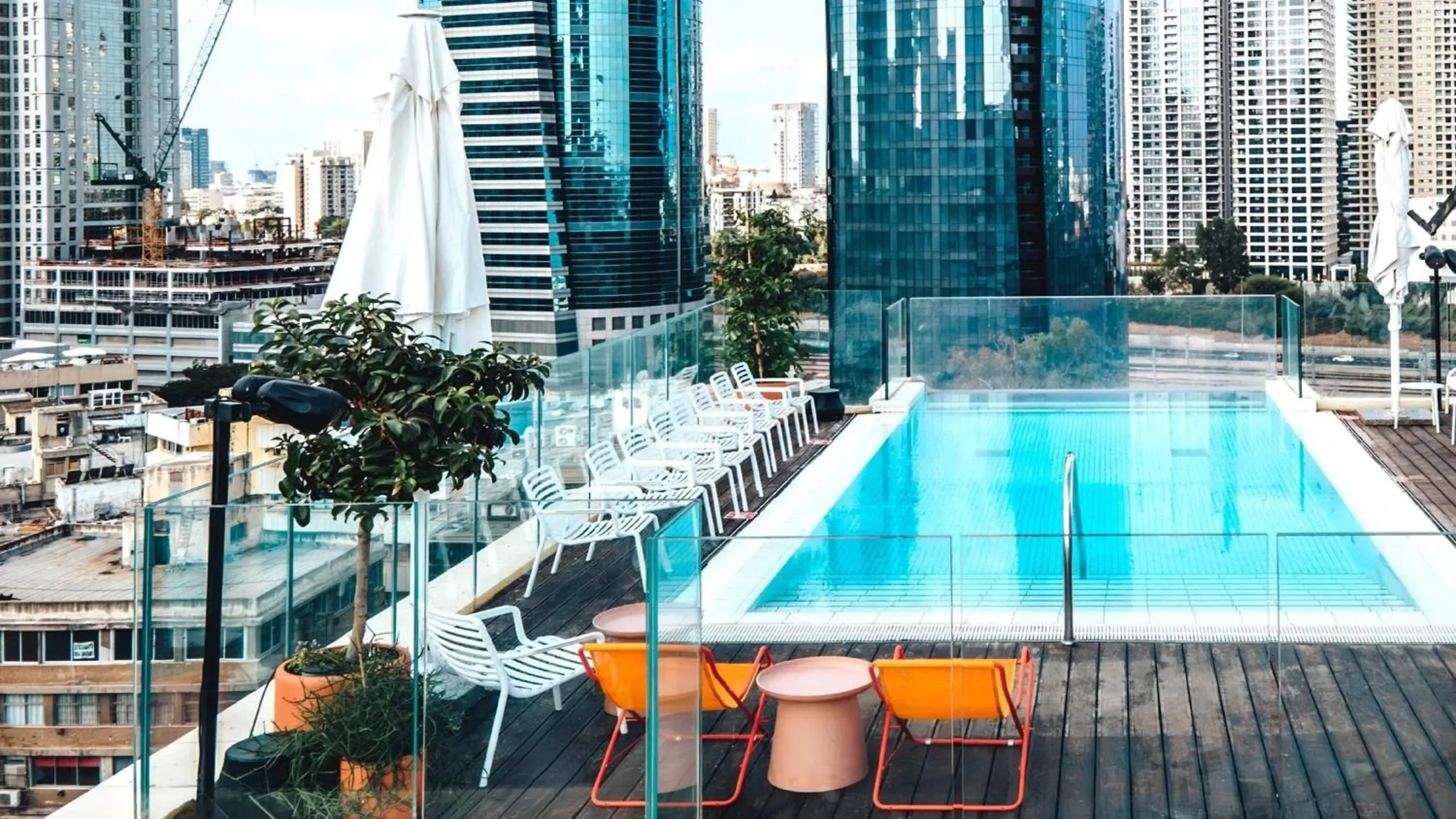 Swimming pool in Hotel Indigo Tel Aviv - Diamond District by IHG Swimming pool in Hotel Indigo Tel Aviv - Diamond District by IHG