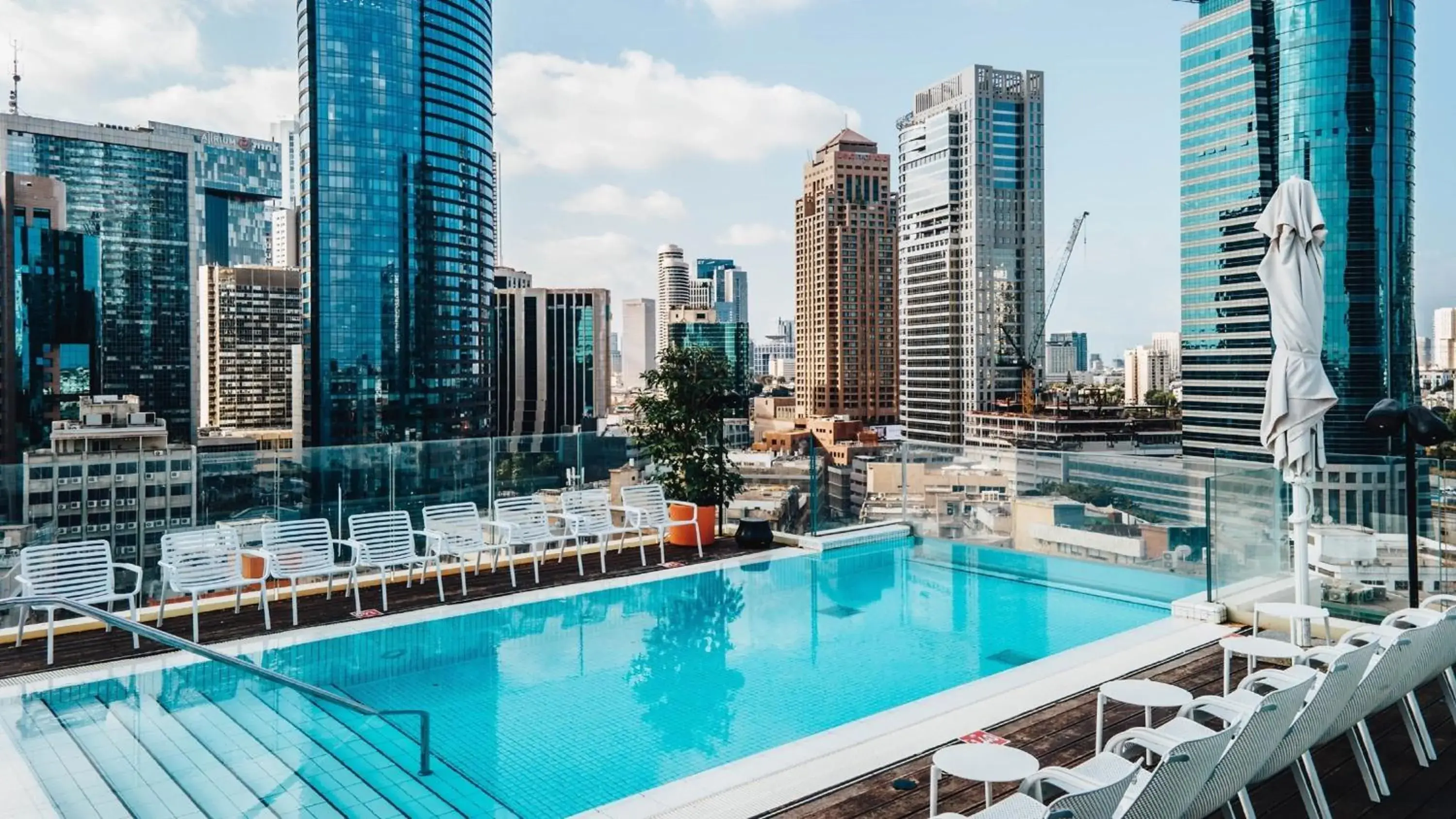 Swimming pool in Hotel Indigo Tel Aviv - Diamond District by IHG Swimming pool in Hotel Indigo Tel Aviv - Diamond District by IHG