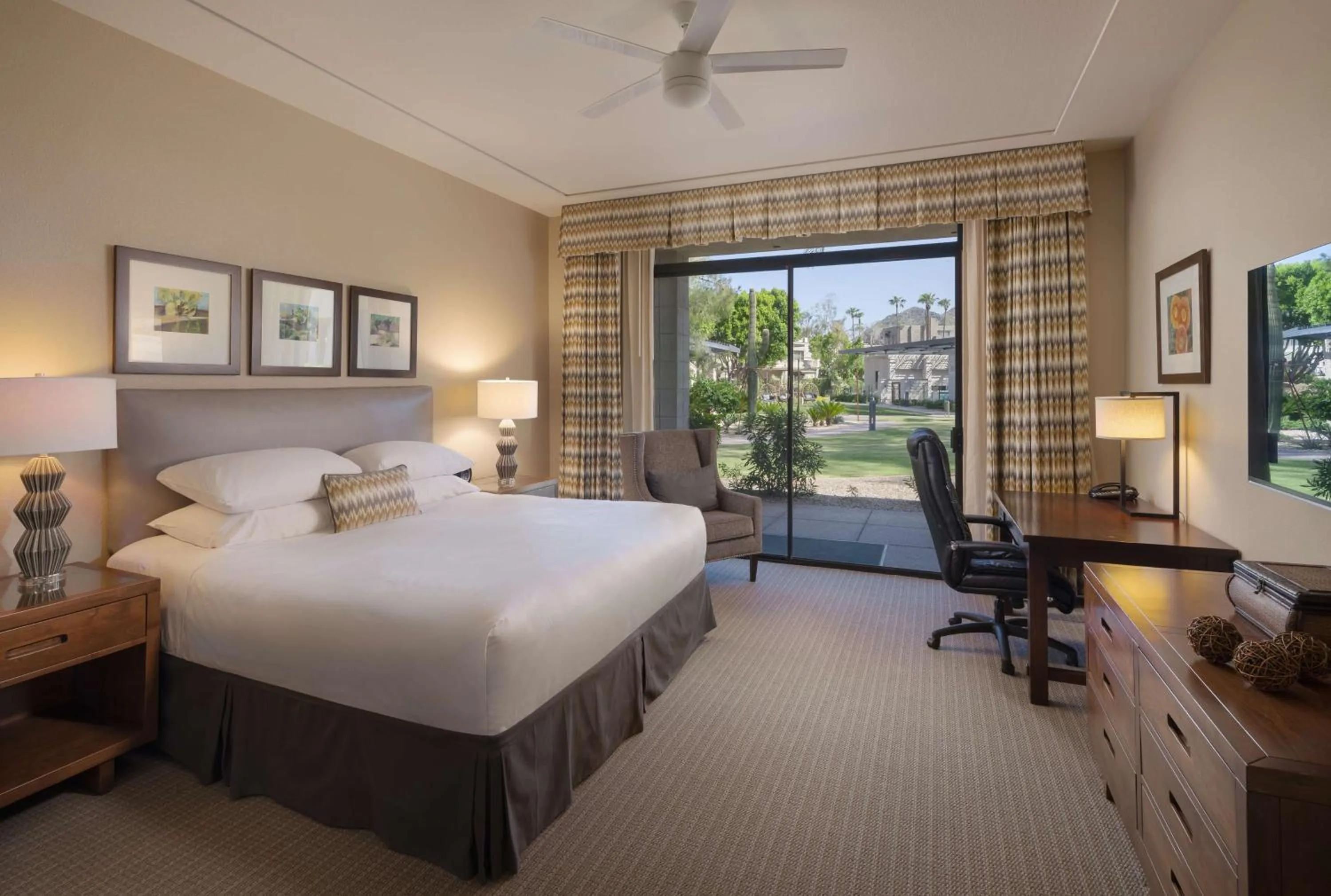 Bedroom, Bed in Arizona Biltmore, LXR Hotels & Resorts