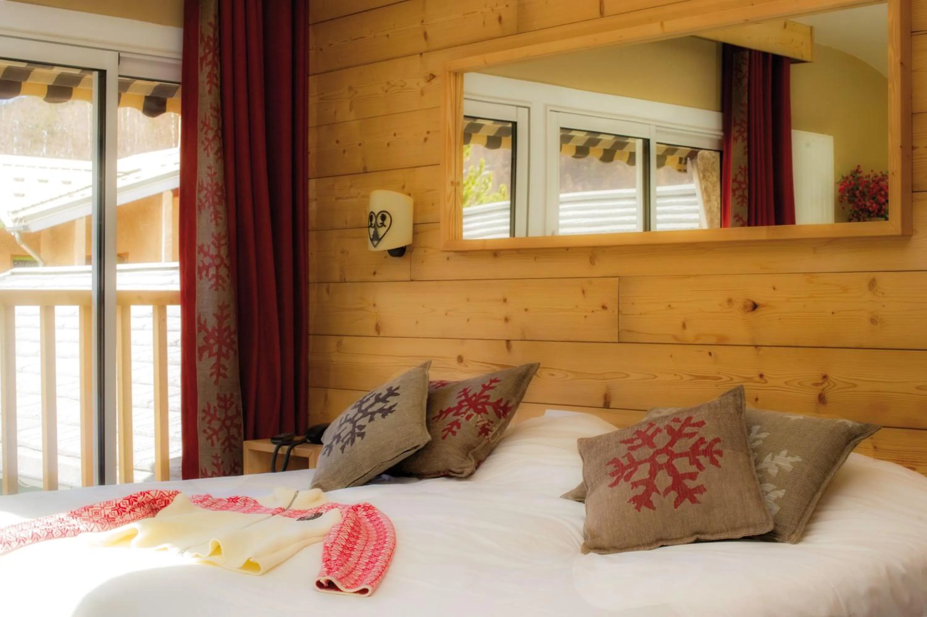 Photo of the whole room, Bed in Club Vacances Bleues Les Alpes d'Azur