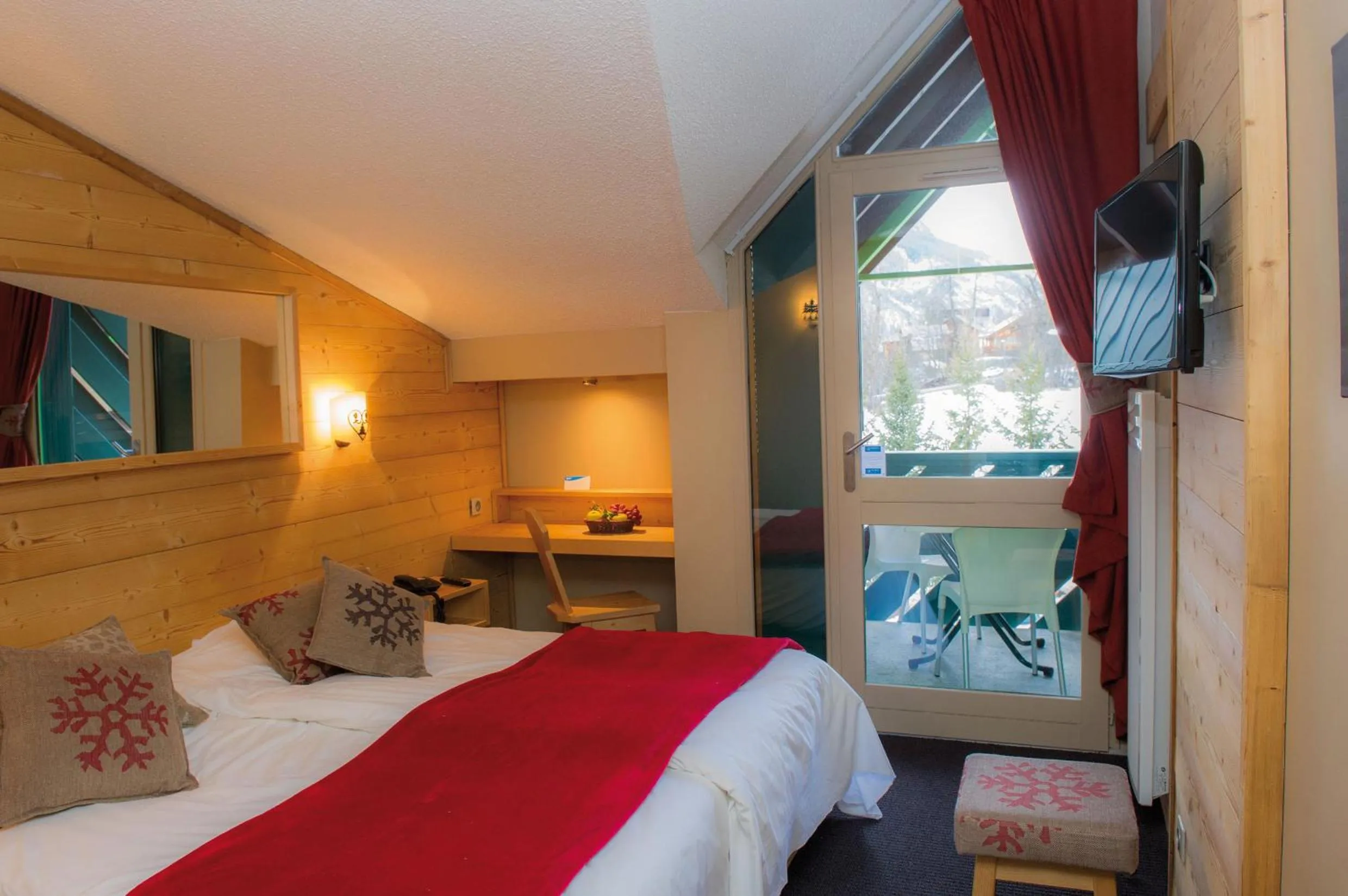 Photo of the whole room, Bed in Club Vacances Bleues Les Alpes d'Azur