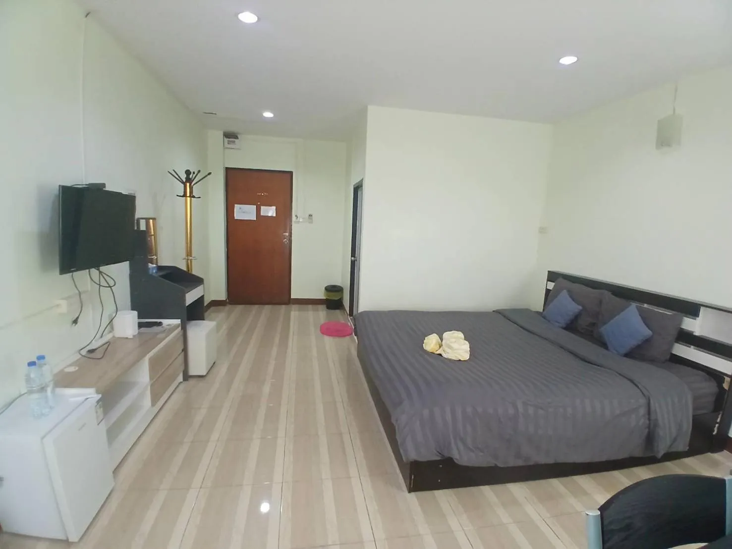 Bed in Alongkorn hotel by SB