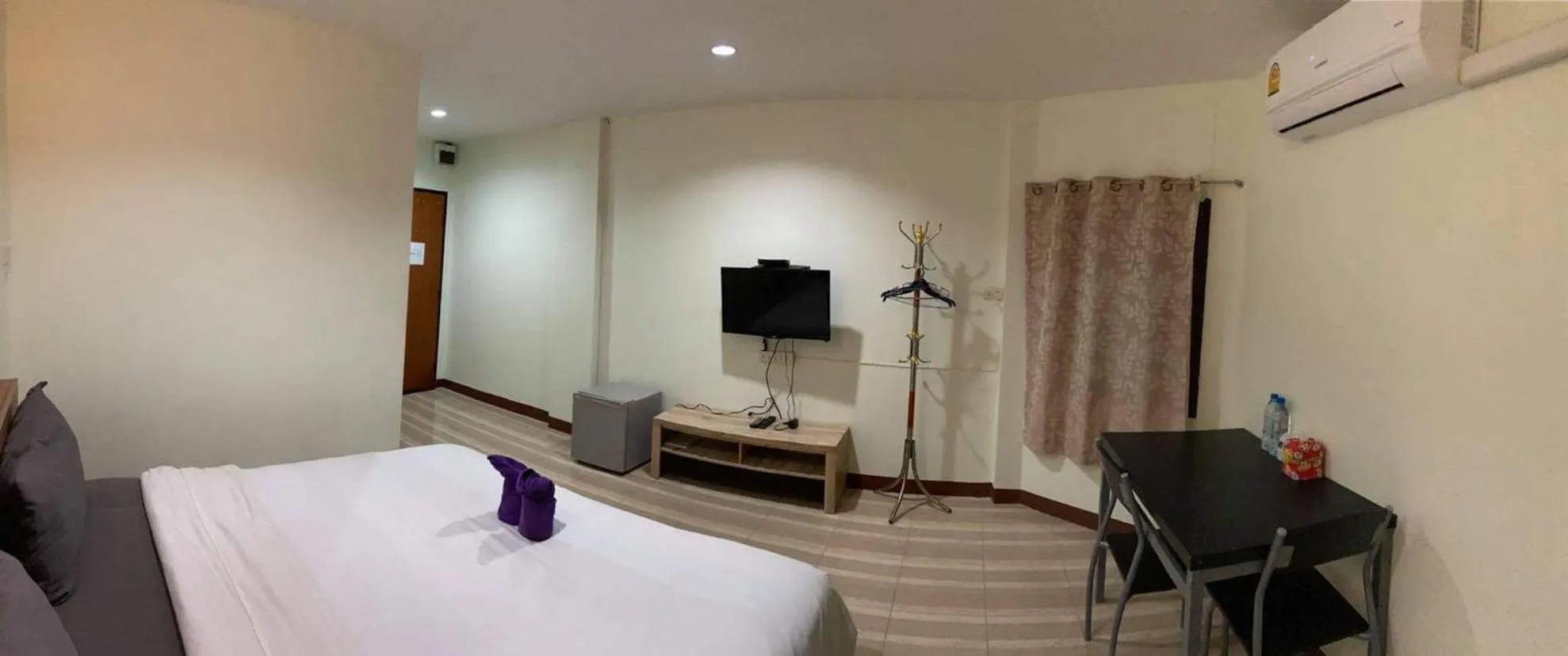 Bed in Alongkorn hotel by SB