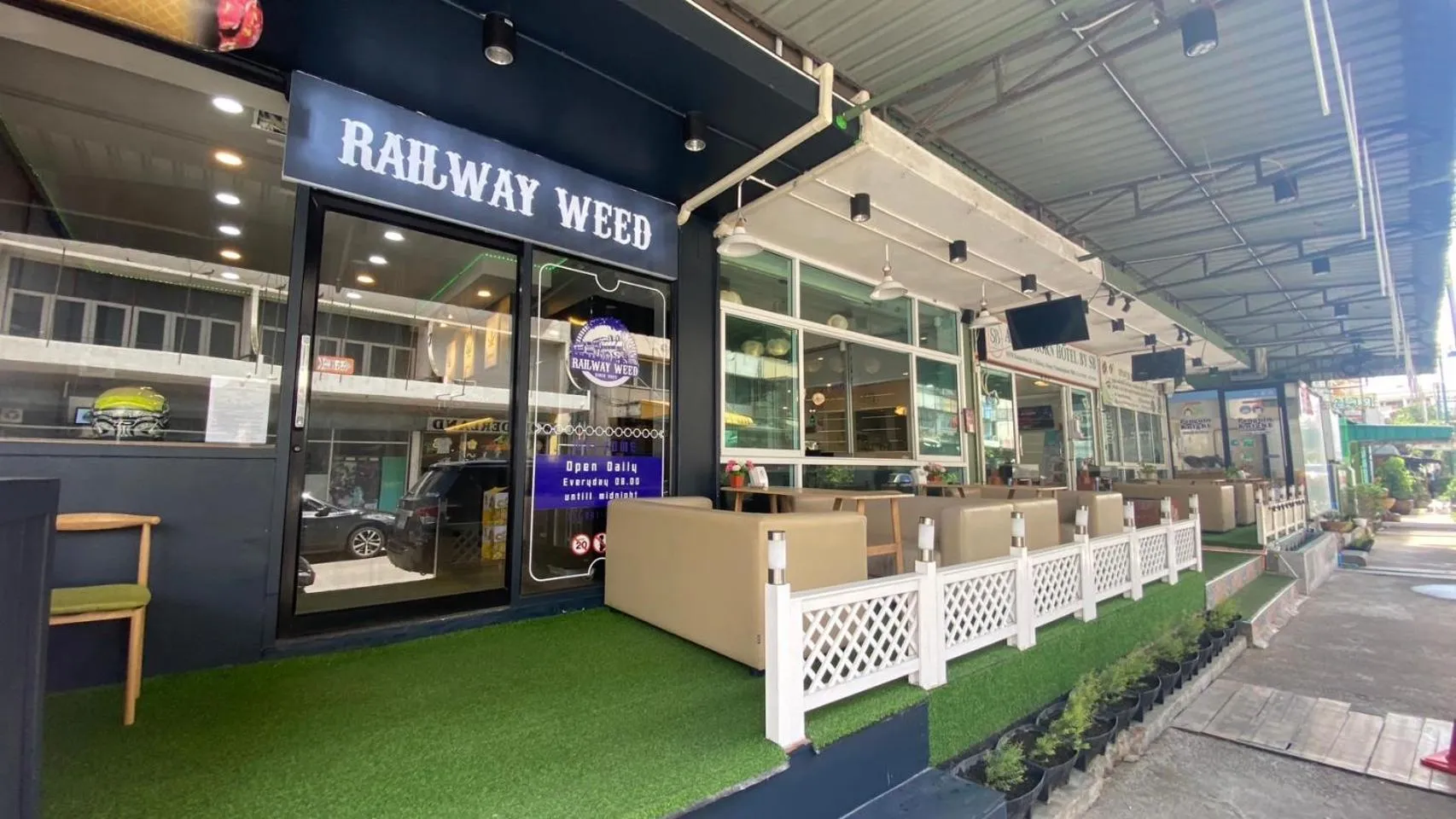 Communal lounge/ TV room in Alongkorn hotel by SB