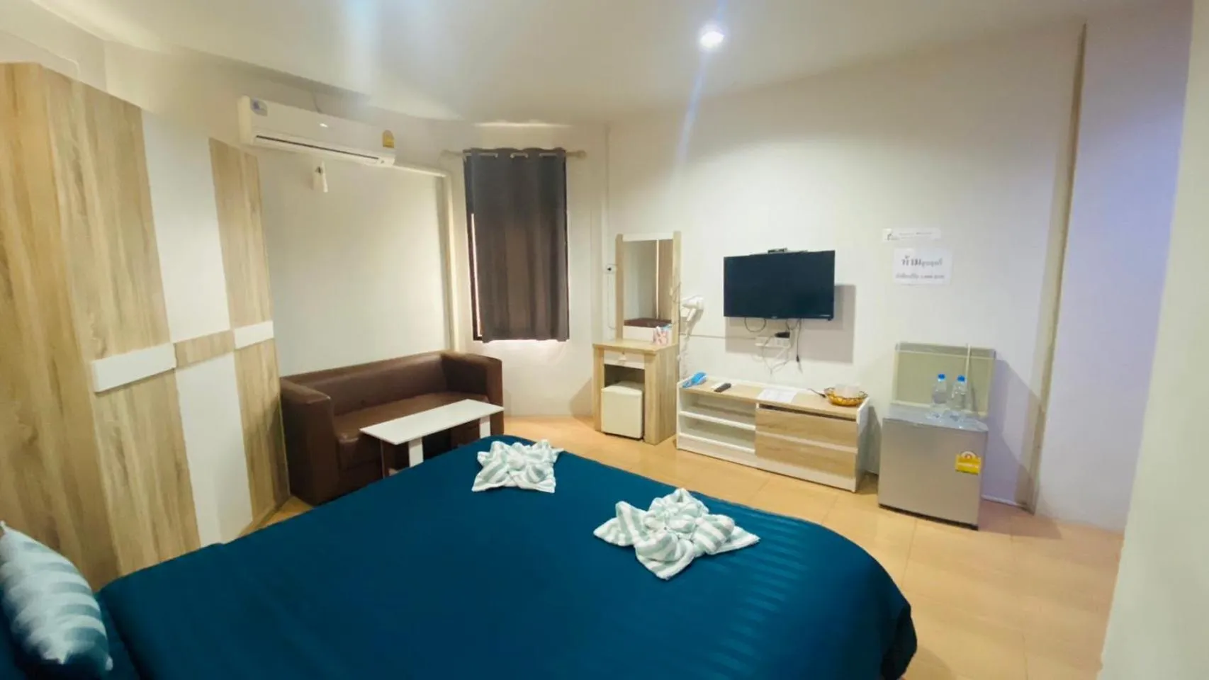 Bed in Alongkorn hotel by SB