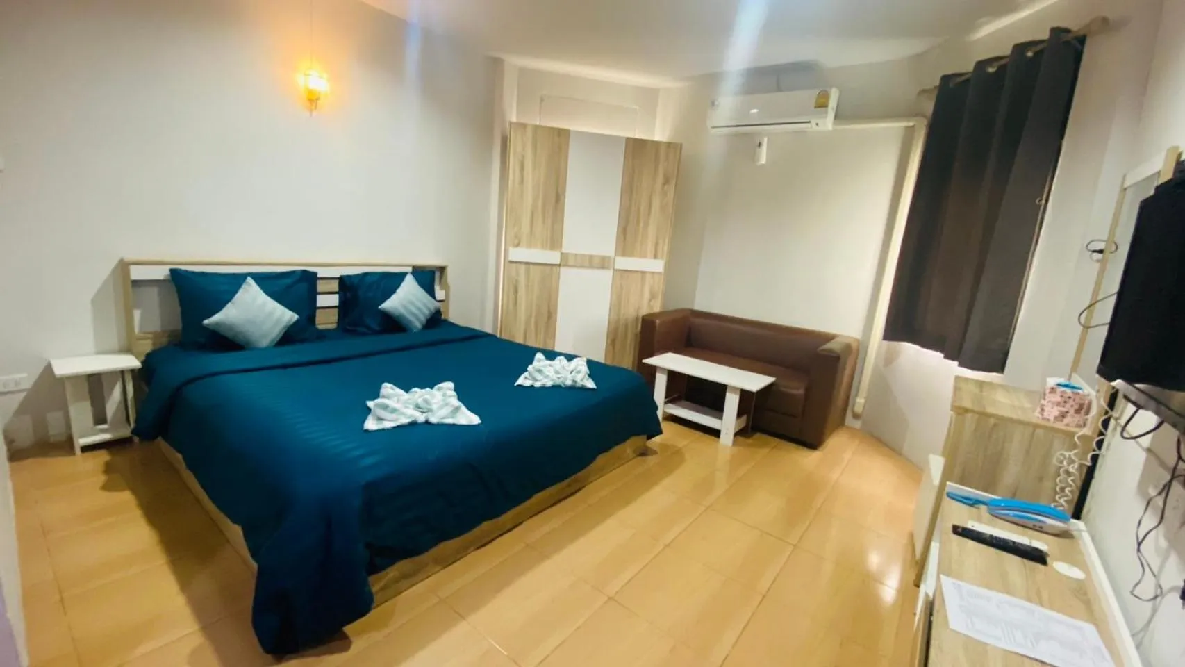 Bed in Alongkorn hotel by SB