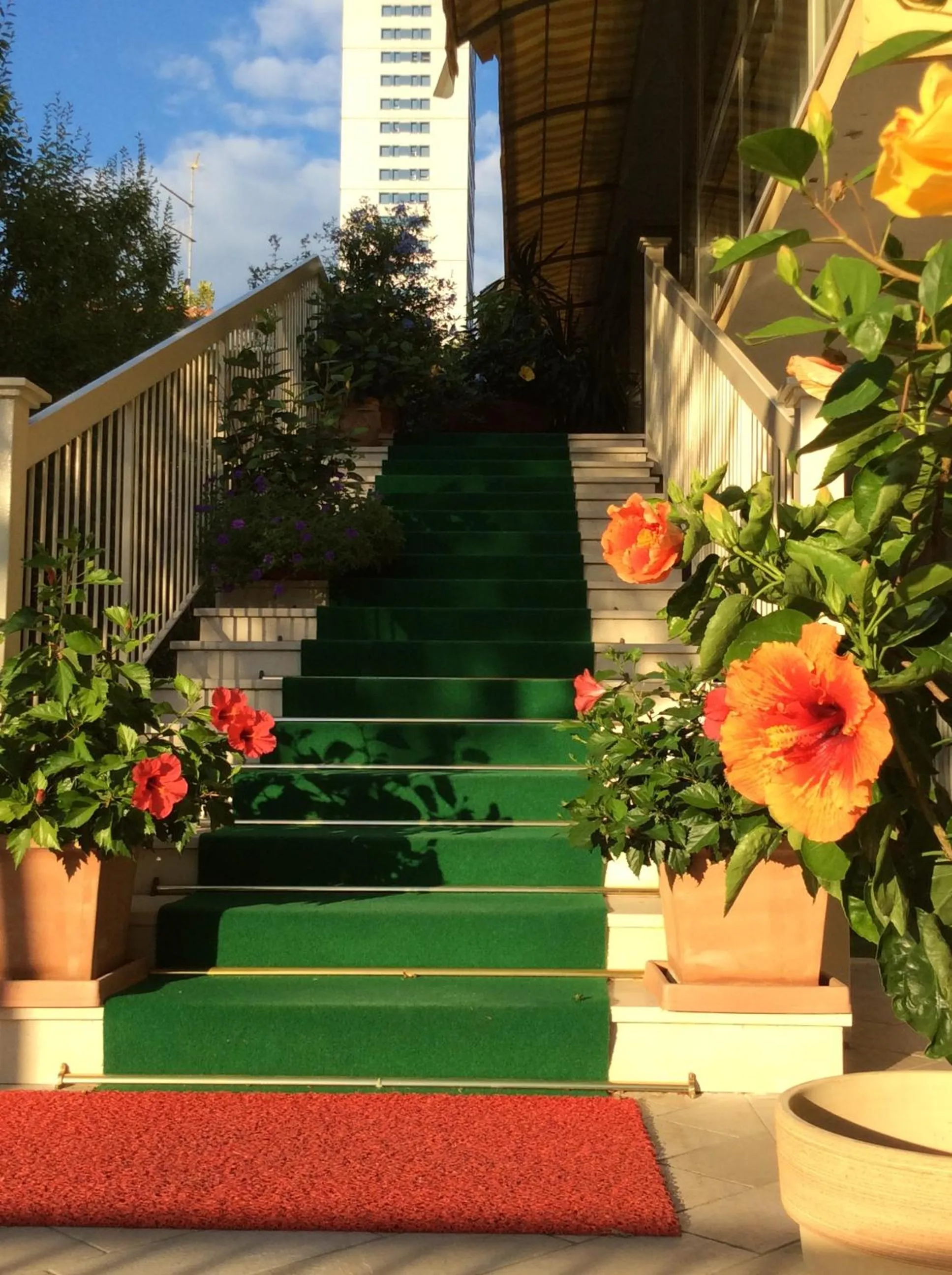 Facade/entrance in Hotel Donatello