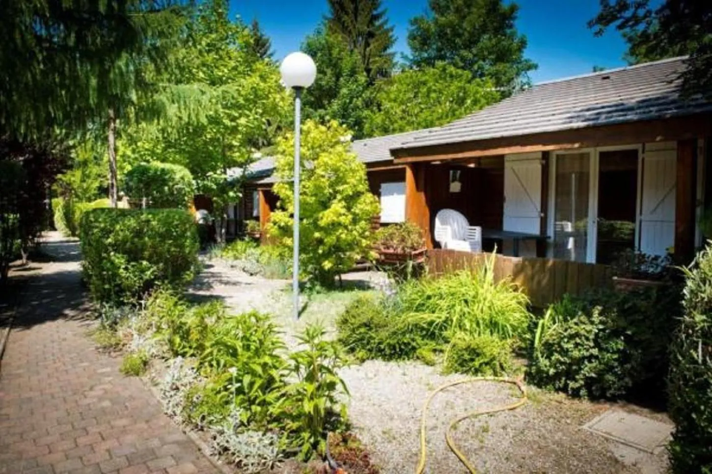 Patio in A La Rencontre Du Soleil - Camping