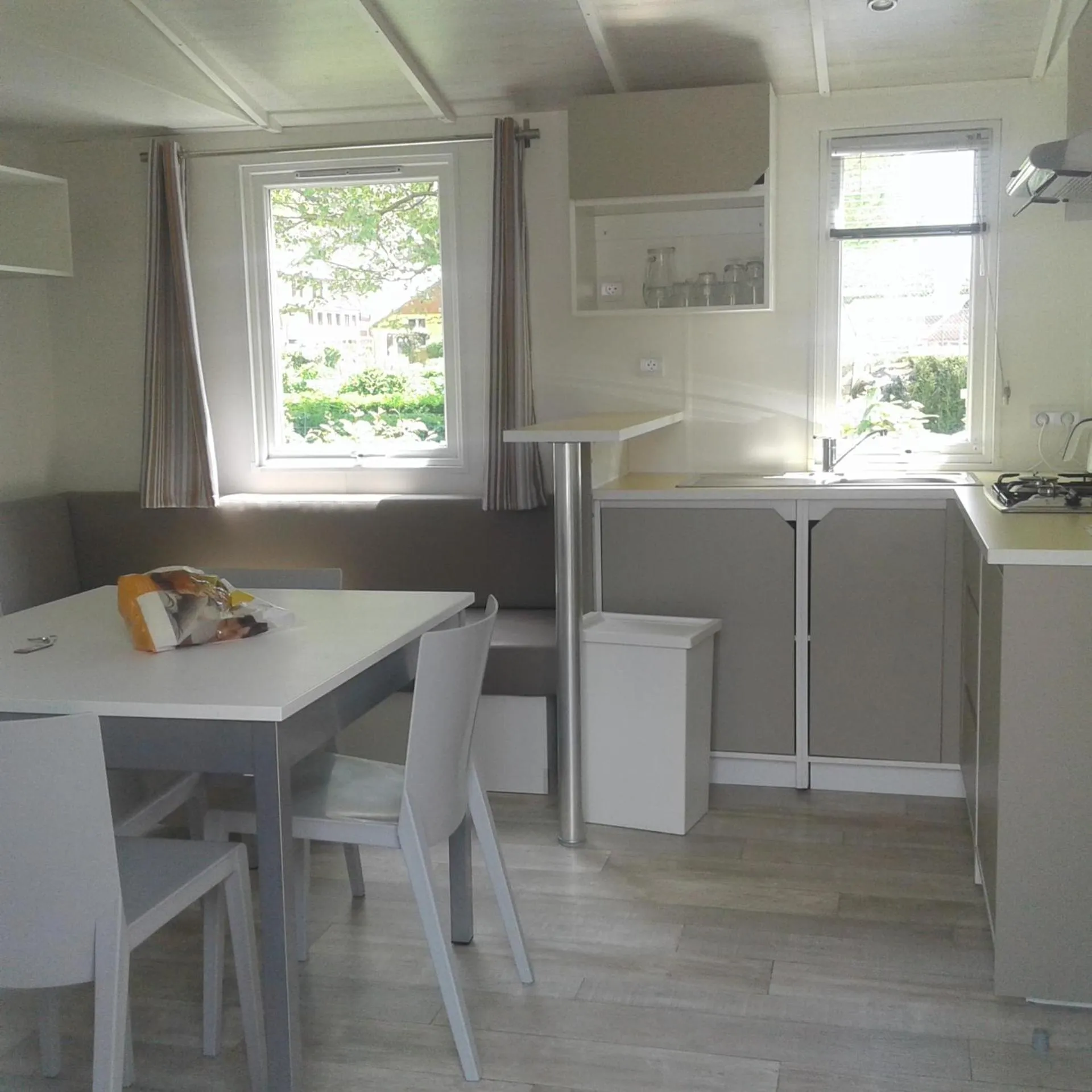 Kitchen or kitchenette in A La Rencontre Du Soleil - Camping