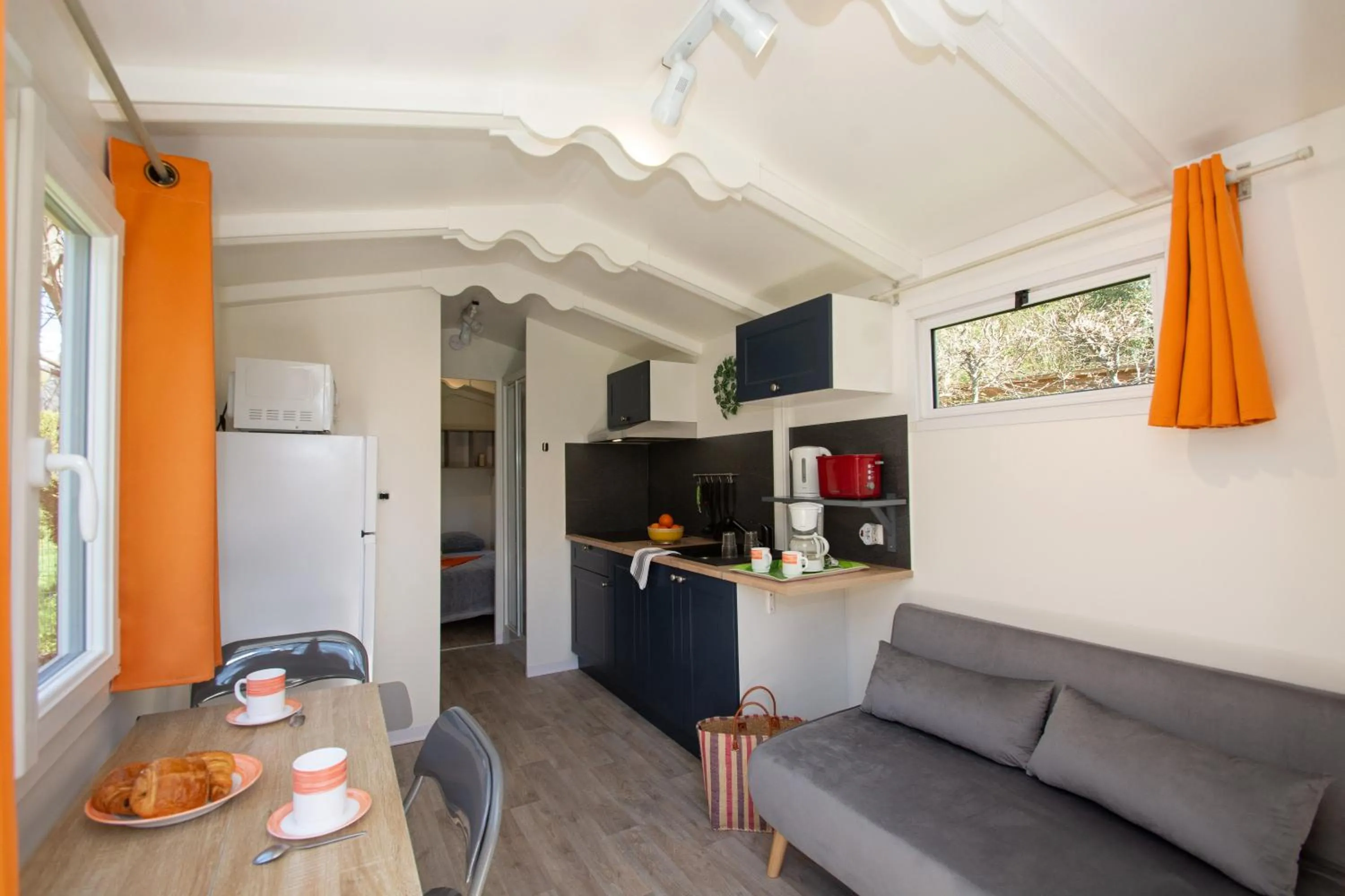 Kitchen or kitchenette in A La Rencontre Du Soleil - Camping