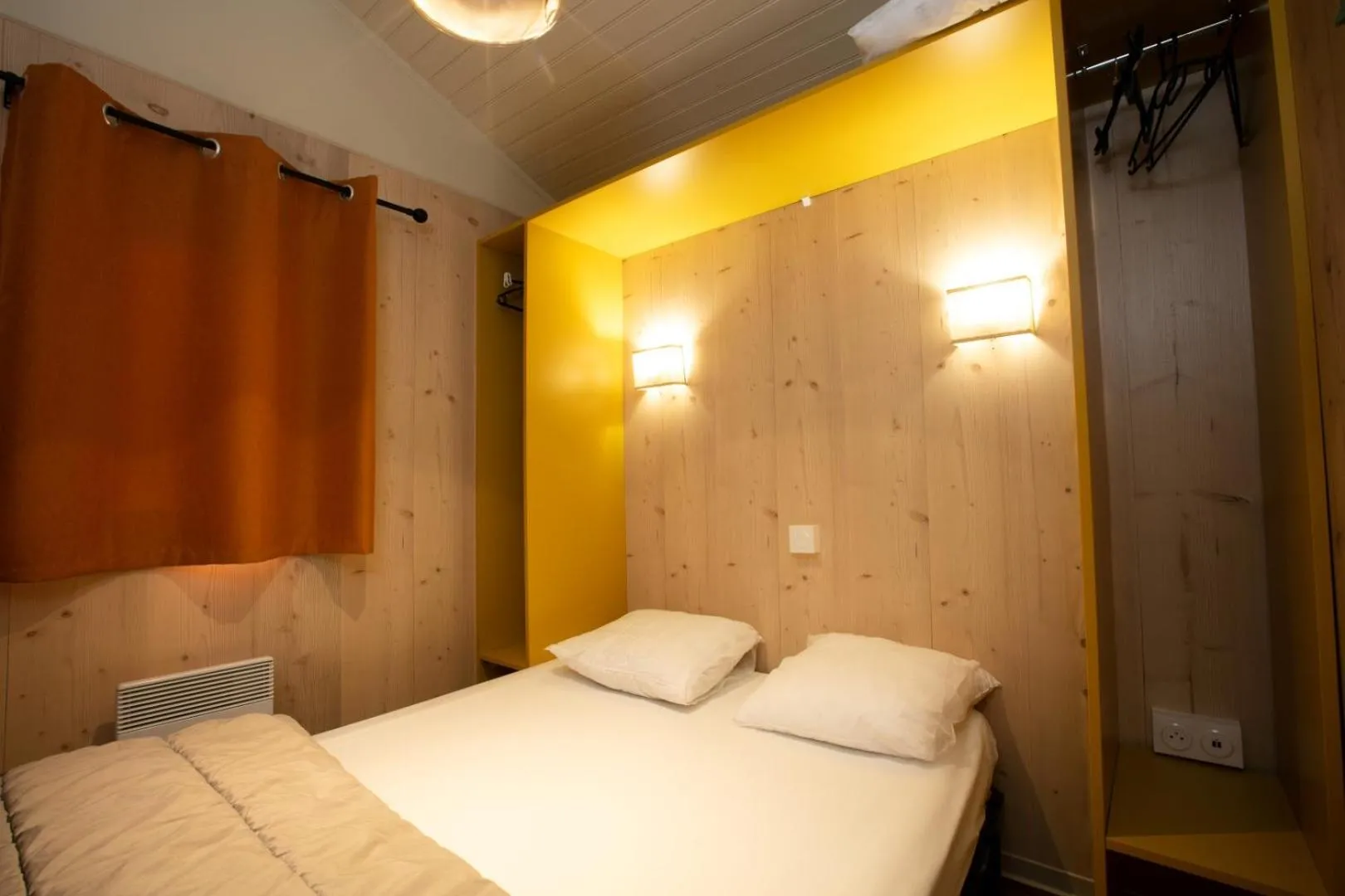 Photo of the whole room, Bed in A La Rencontre Du Soleil - Camping