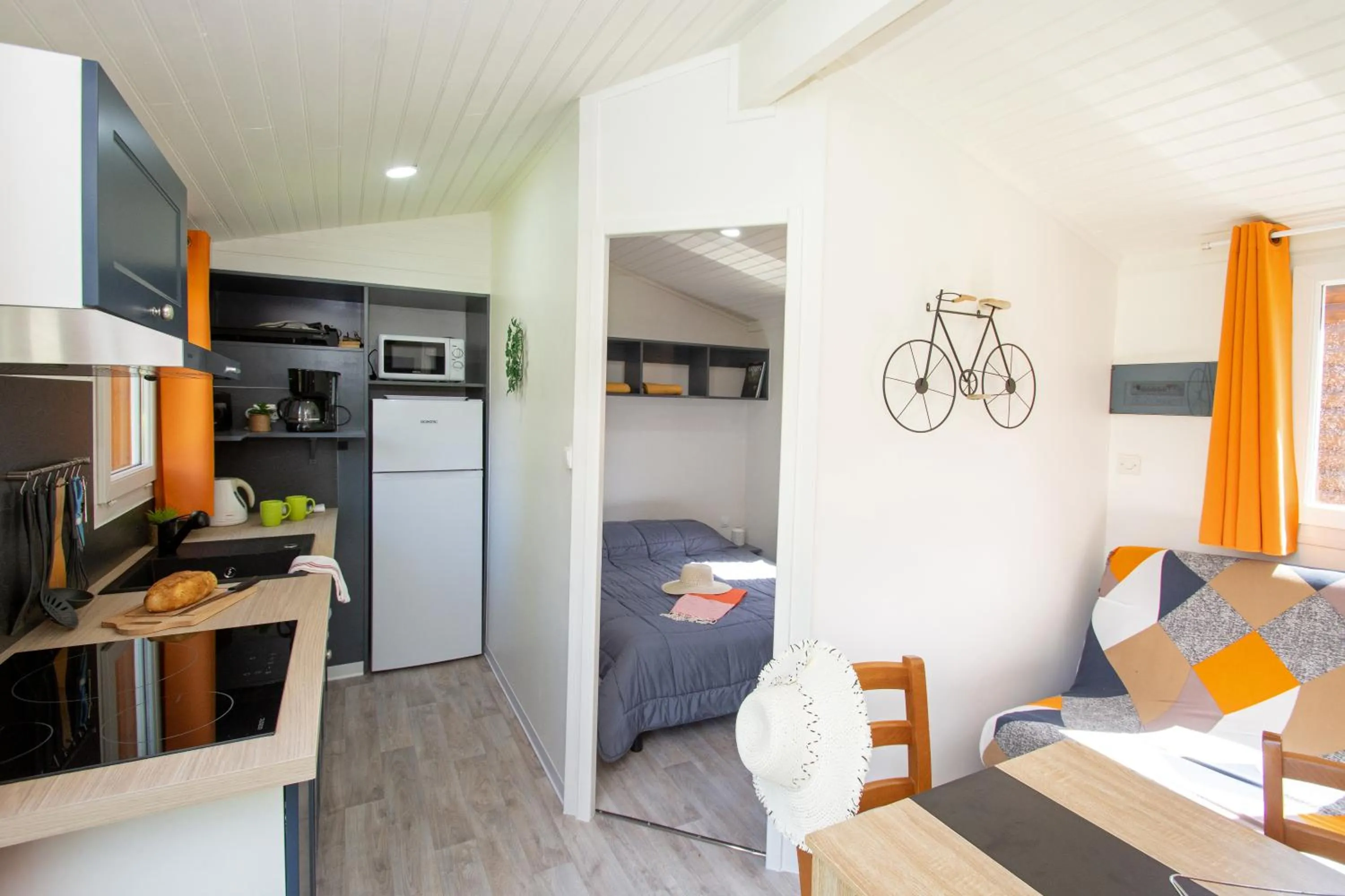 Kitchen or kitchenette in A La Rencontre Du Soleil - Camping