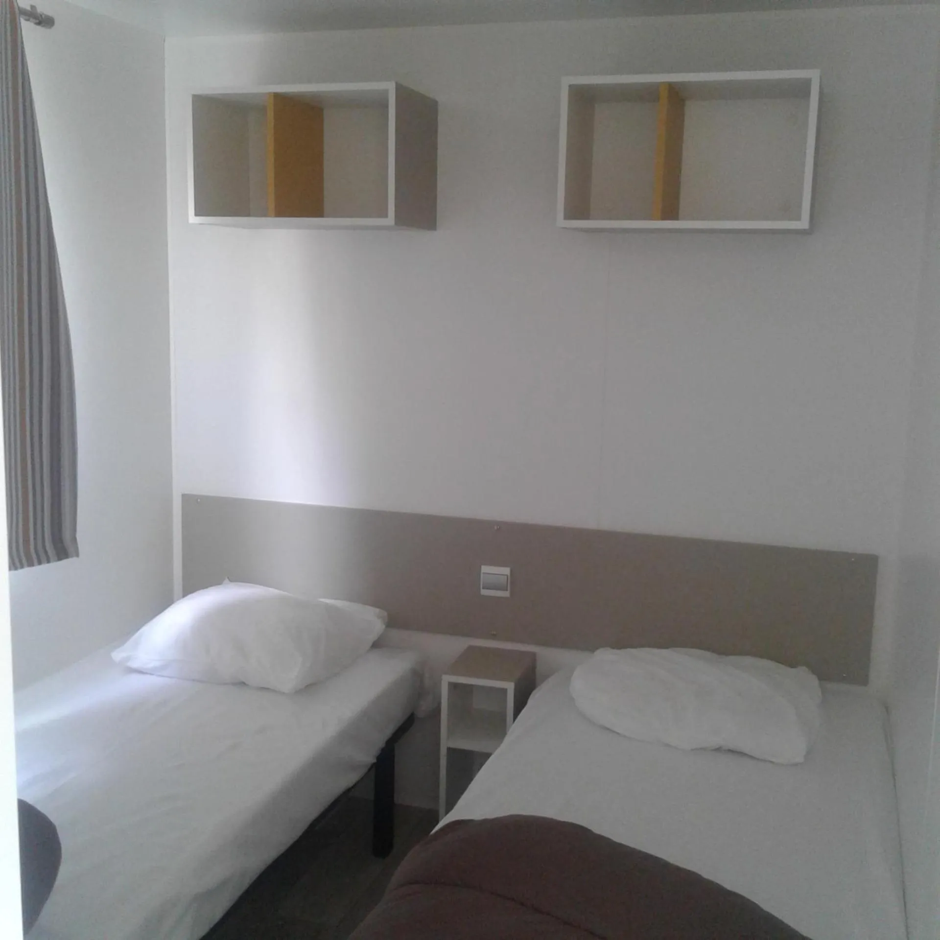 Bedroom, Bed in A La Rencontre Du Soleil - Camping