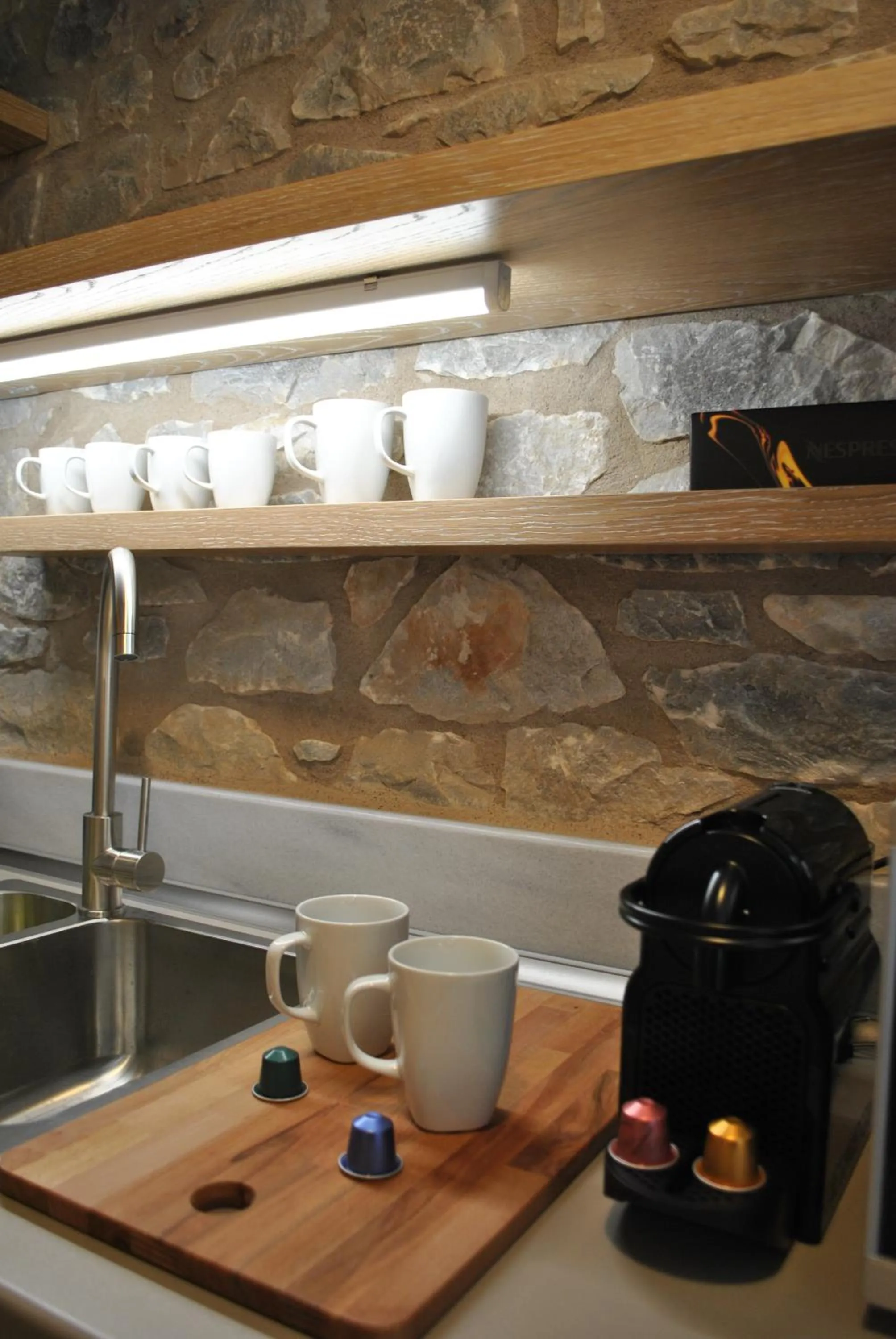 Petras Gi - Stone Houses