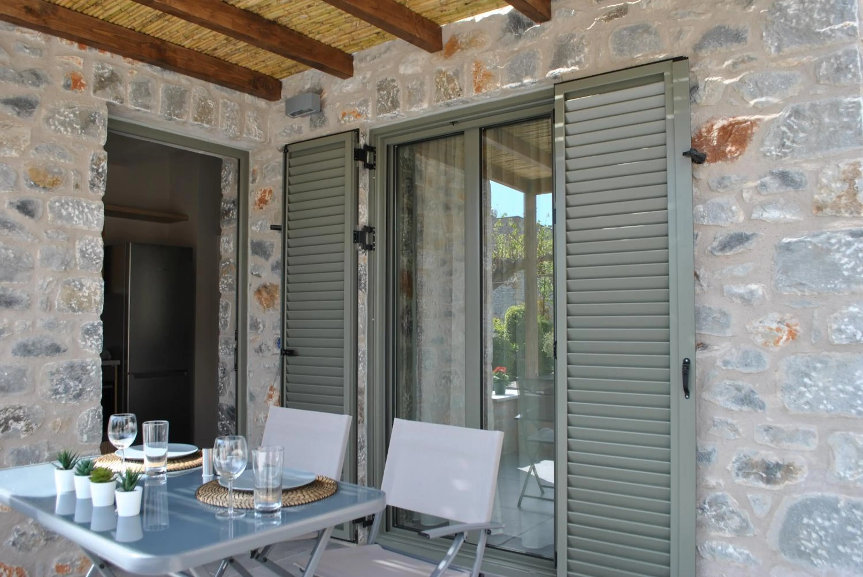 Petras Gi - Stone Houses