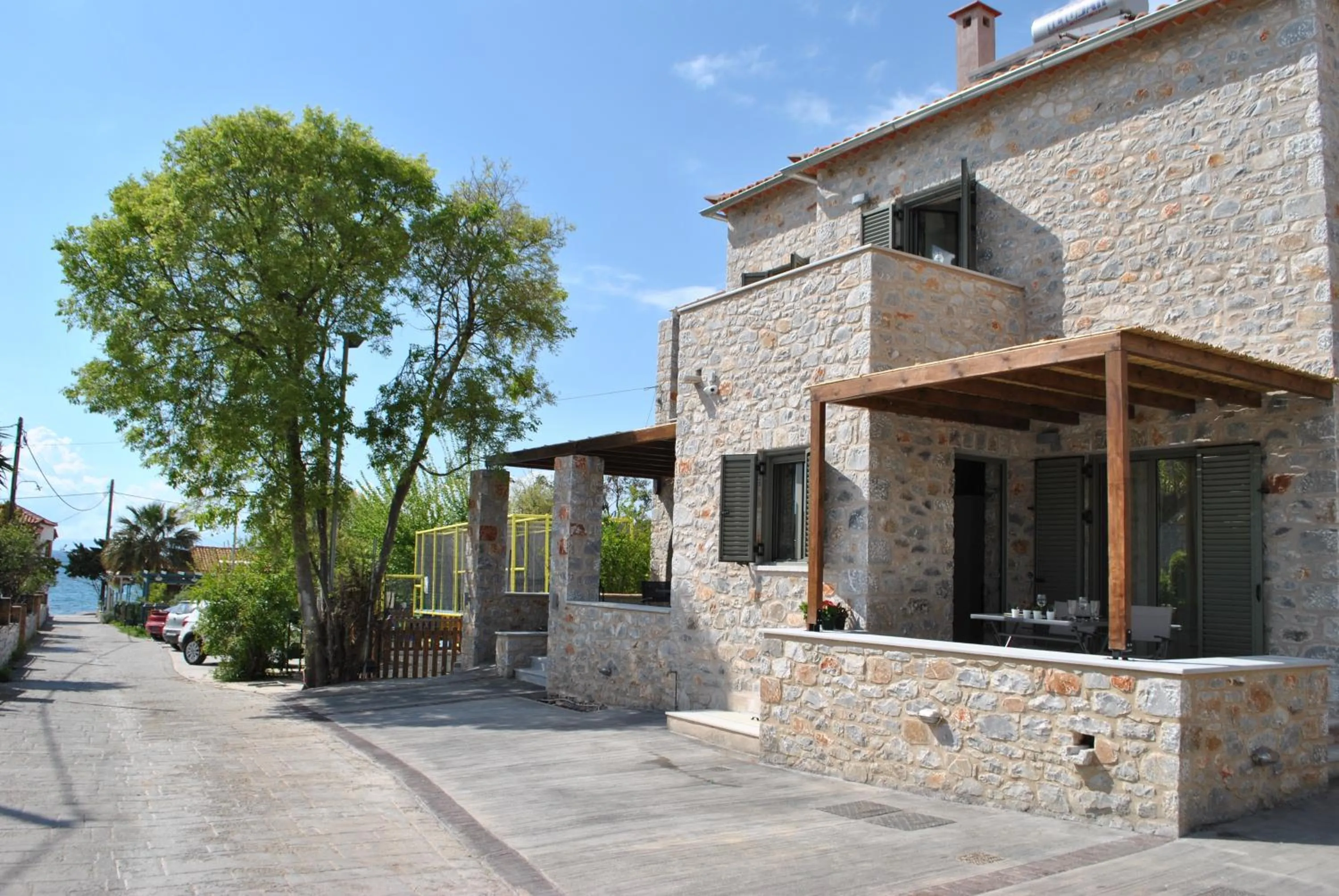 Petras Gi - Stone Houses