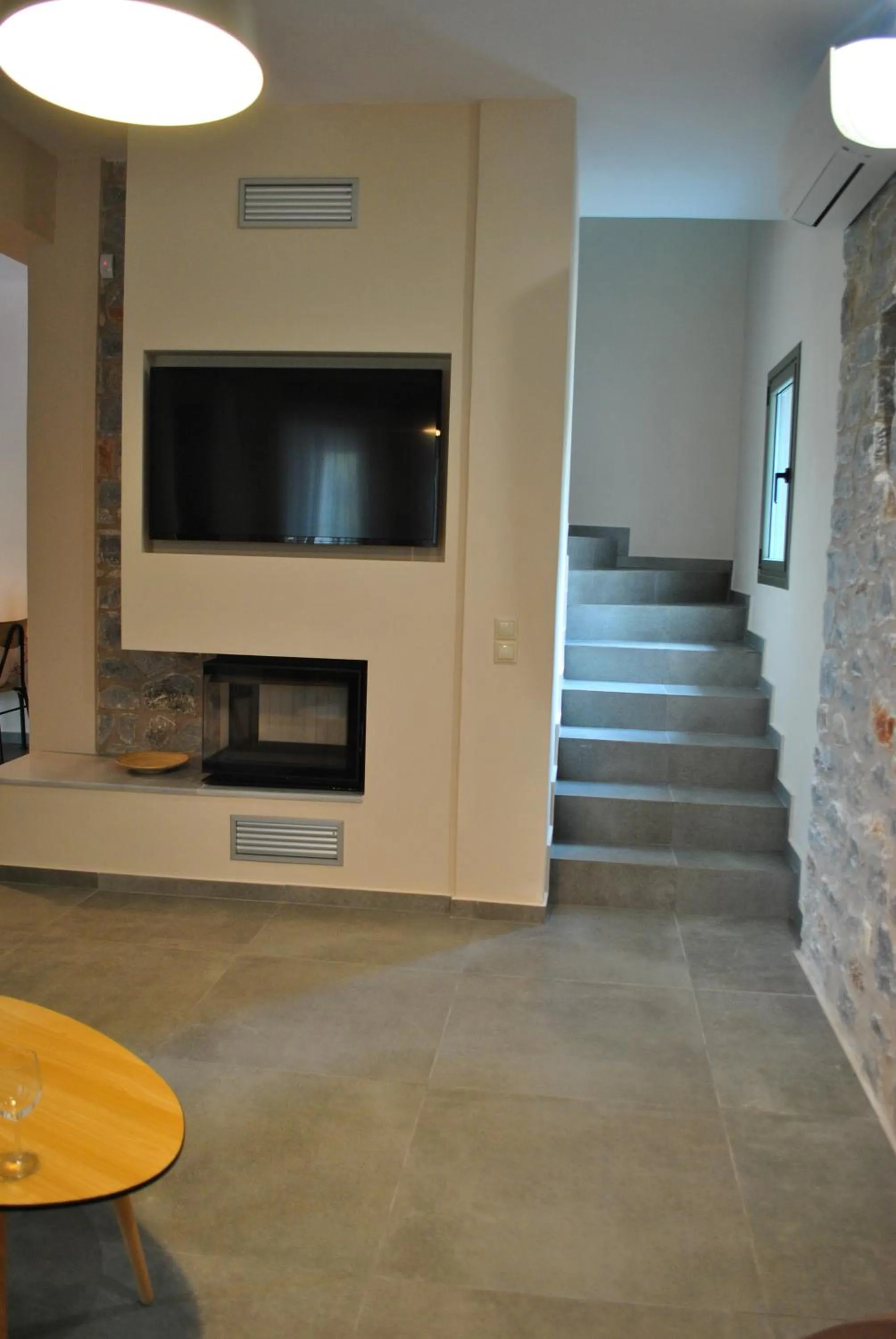 Petras Gi - Stone Houses