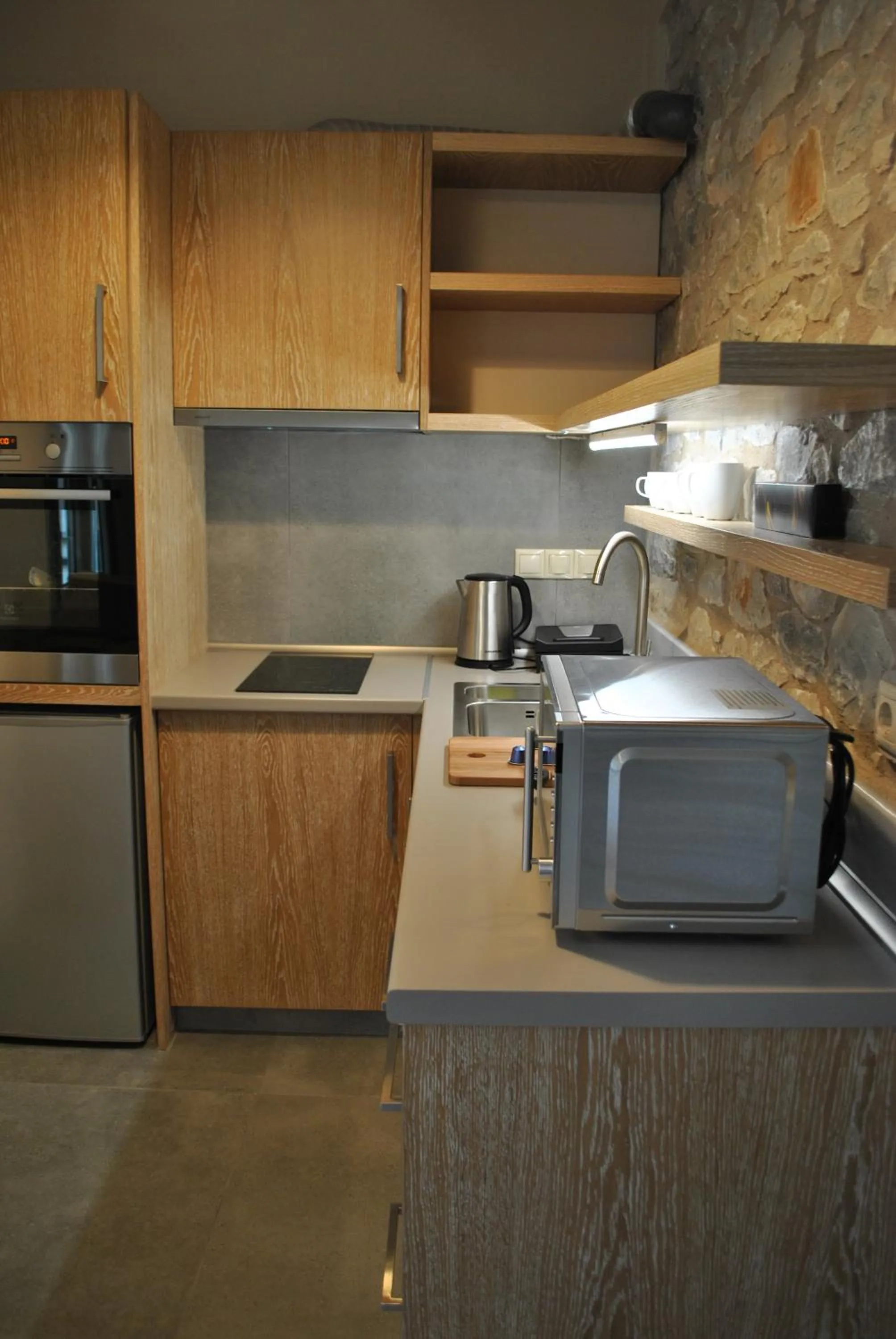 Petras Gi - Stone Houses