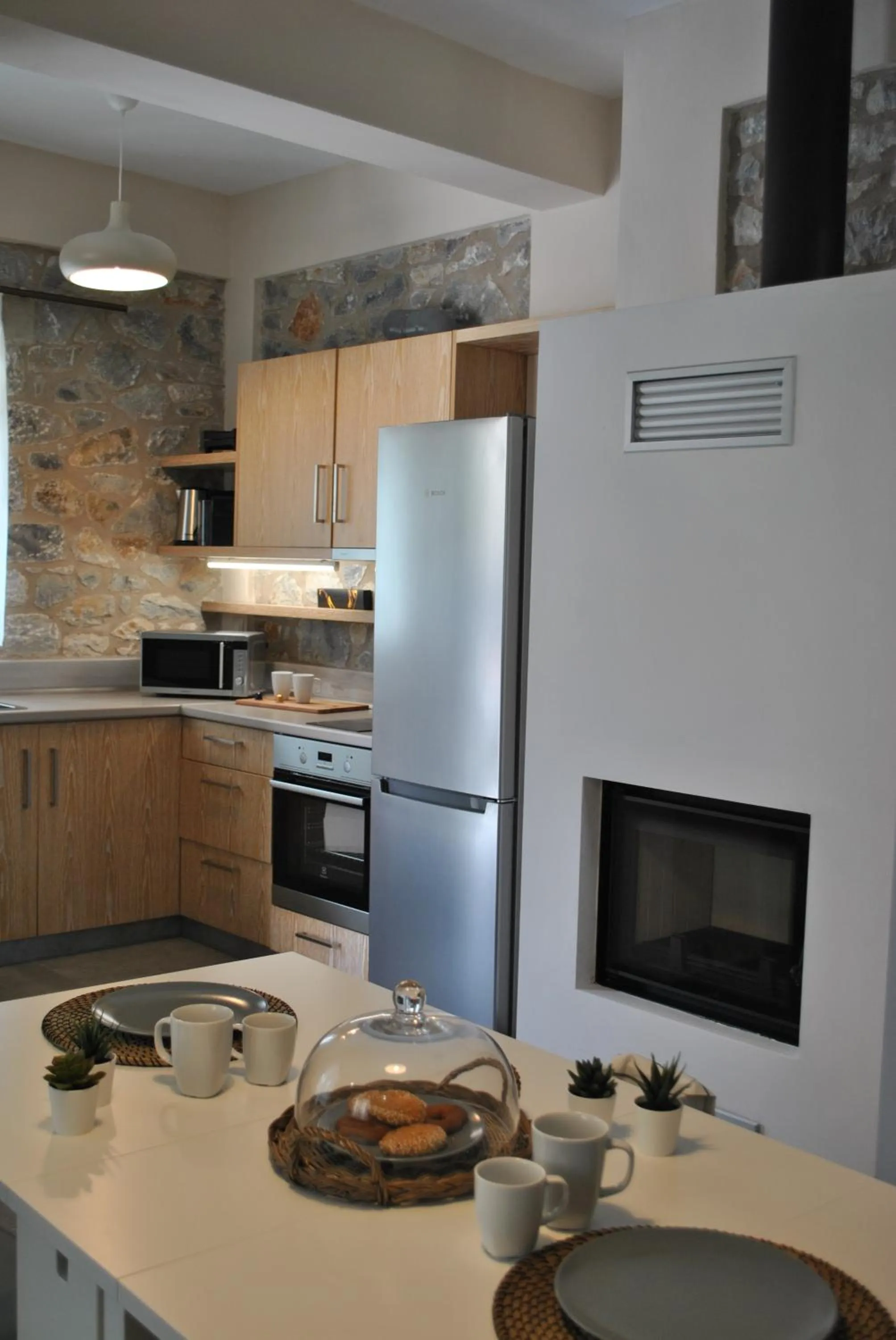 Petras Gi - Stone Houses